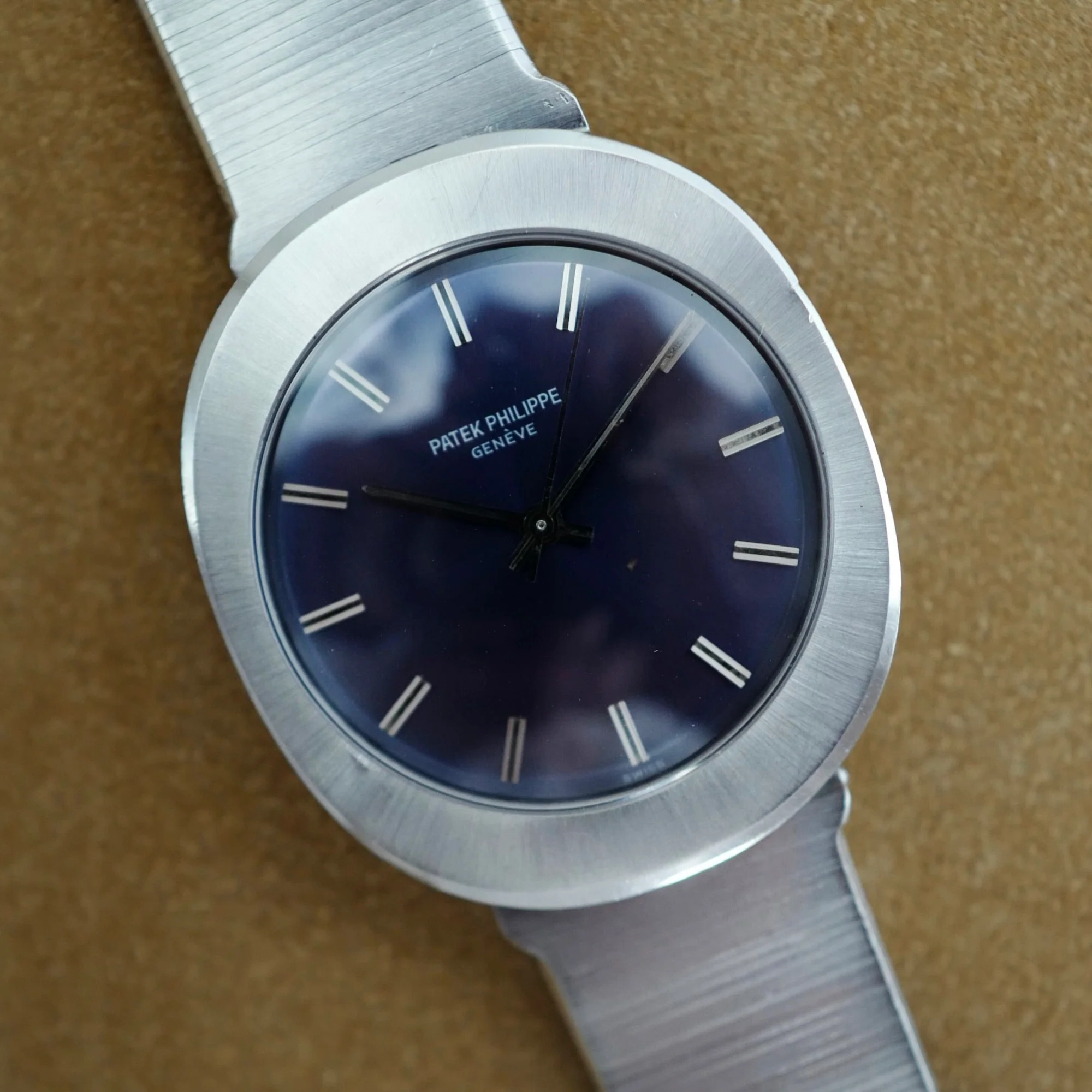 Patek Philippe Steel Automatic Backwind UFO Watch Ref. 3580 - Image 4