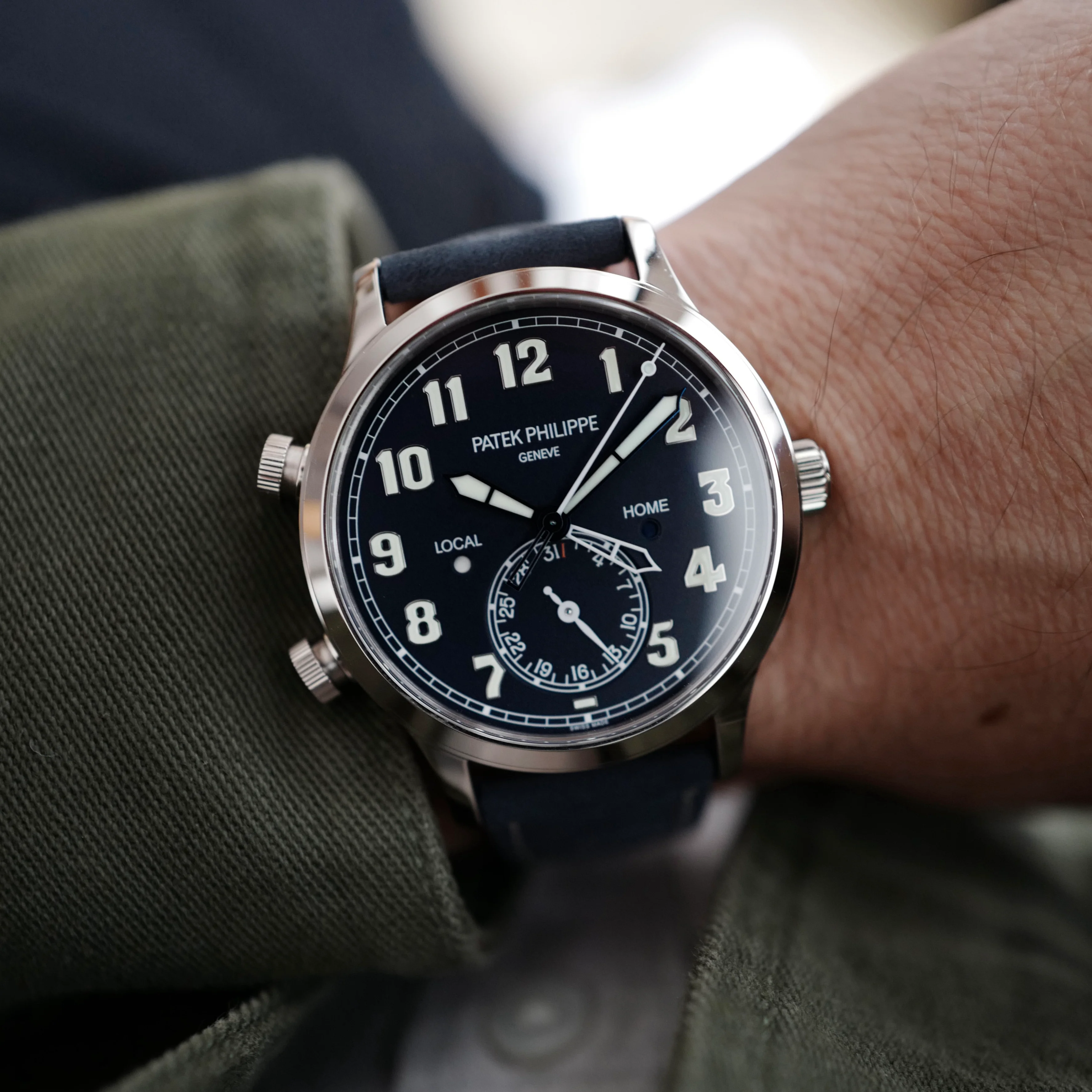 Patek Philippe Calatrava Pilot Travel Time Ref. 5524G - Image 3