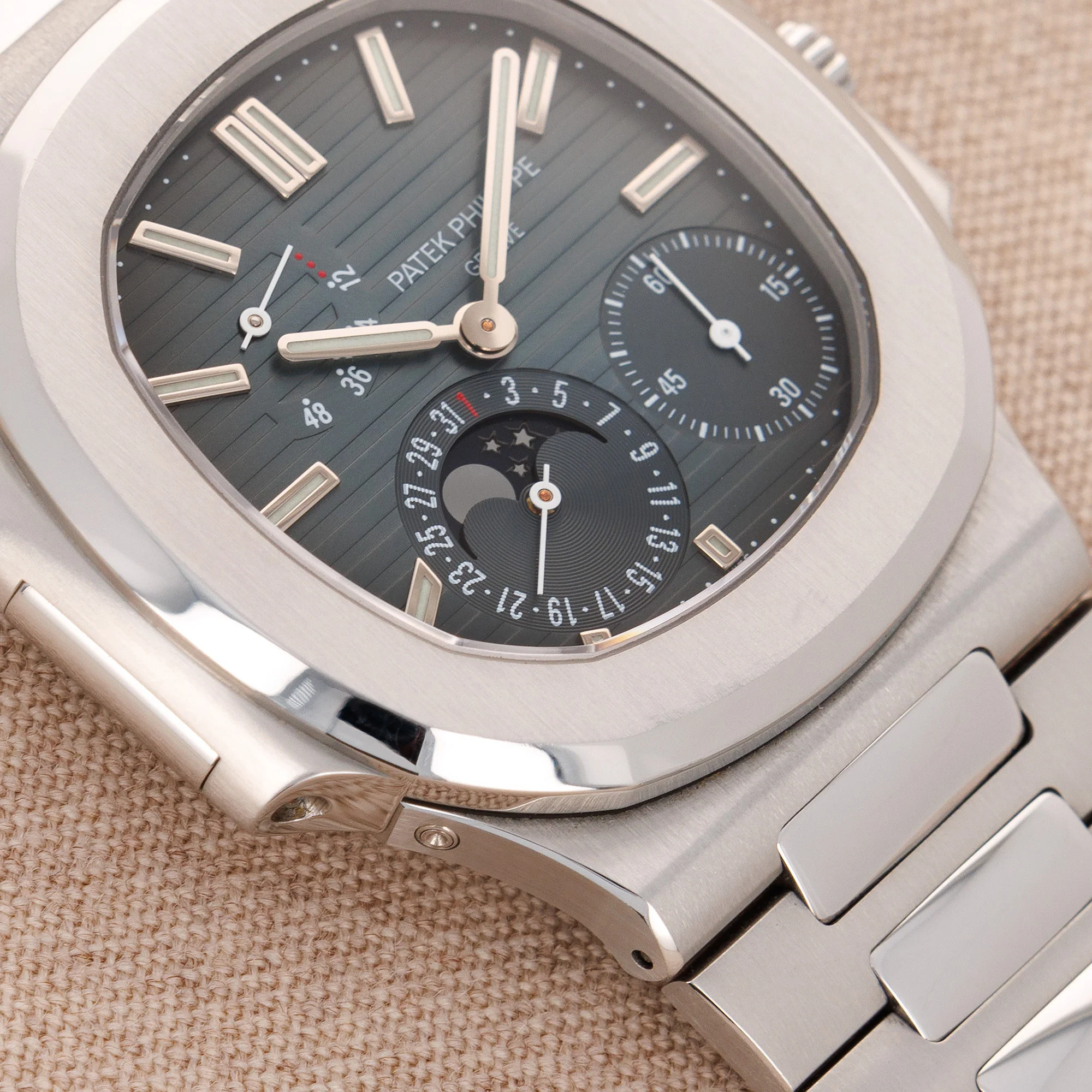 Patek Philippe Steel Nautilus Ref. 3712 - Image 4