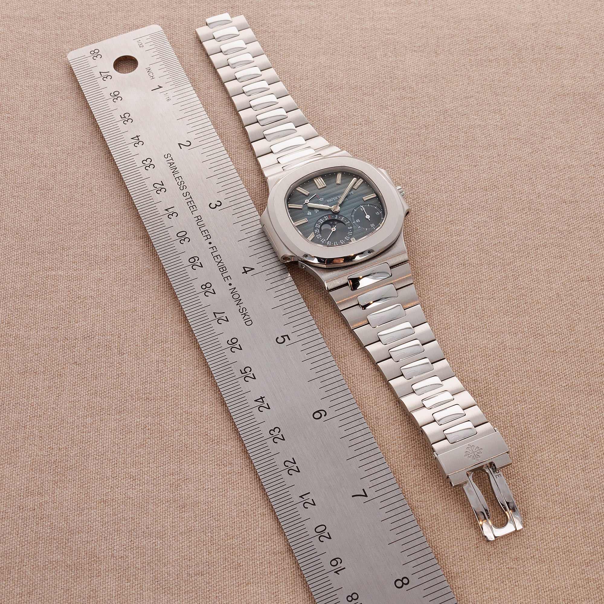 Patek Philippe Steel Nautilus Ref. 3712 - Image 5