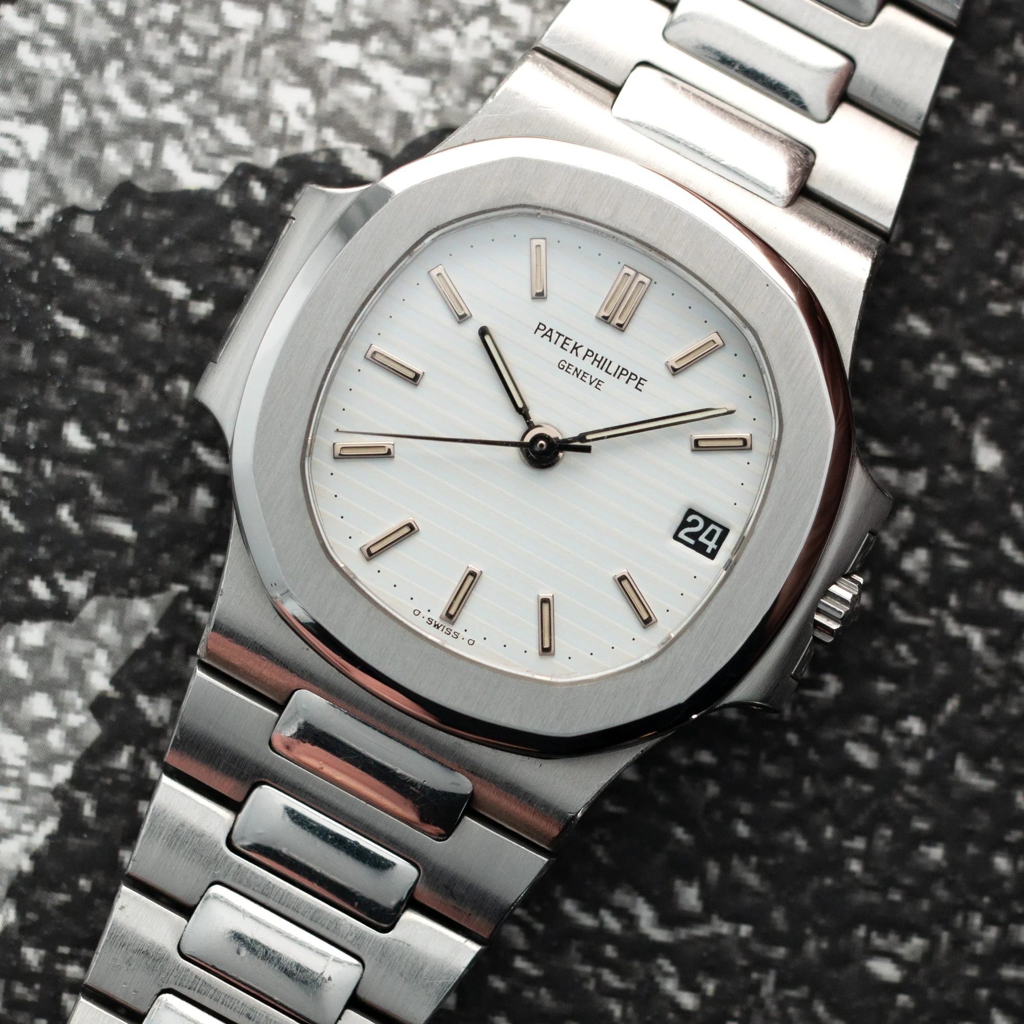 Patek Philippe Steel Nautilus Ref. 3800 with White Dial - Image 2