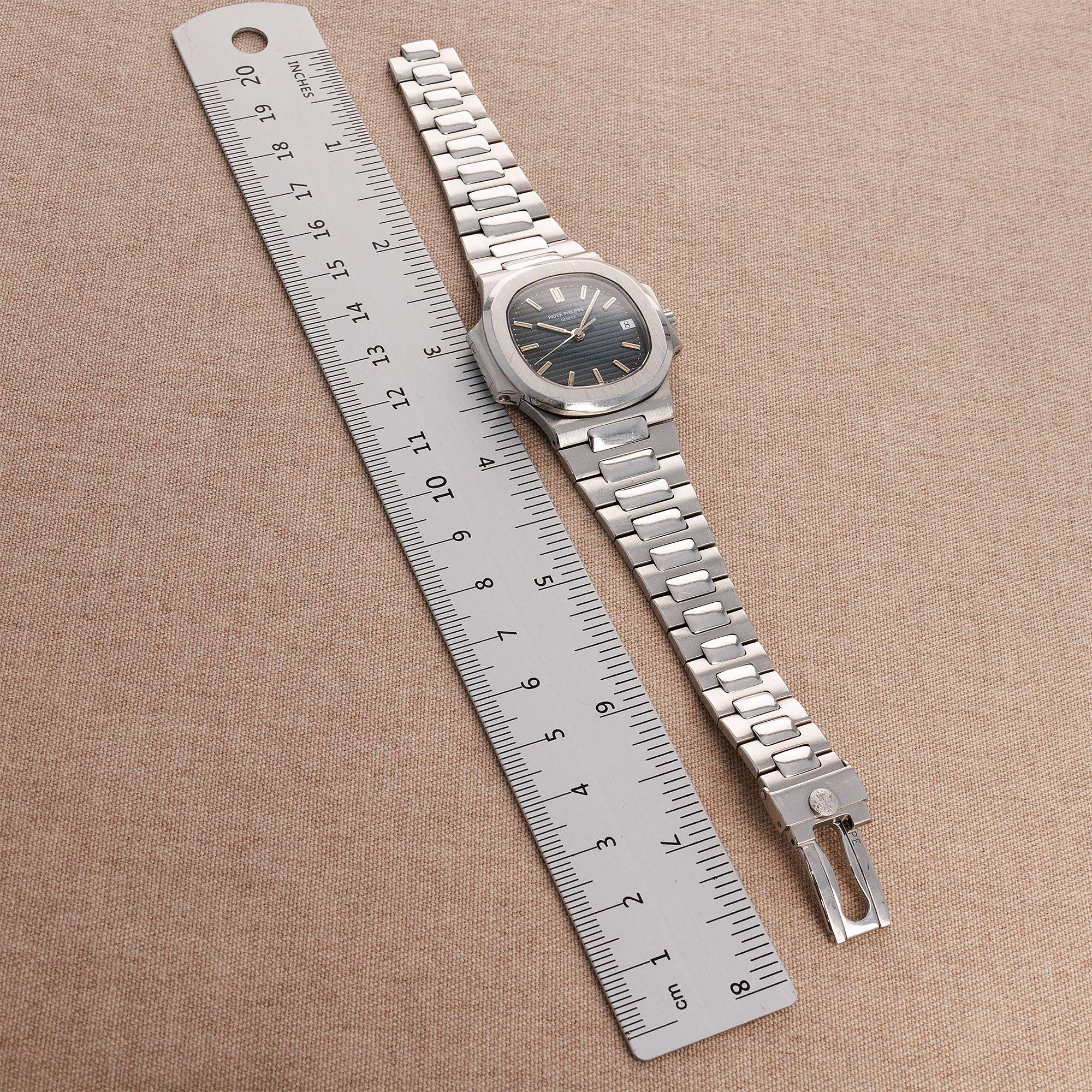 Patek Philippe Steel Nautilus Ref. 3800 - Image 7