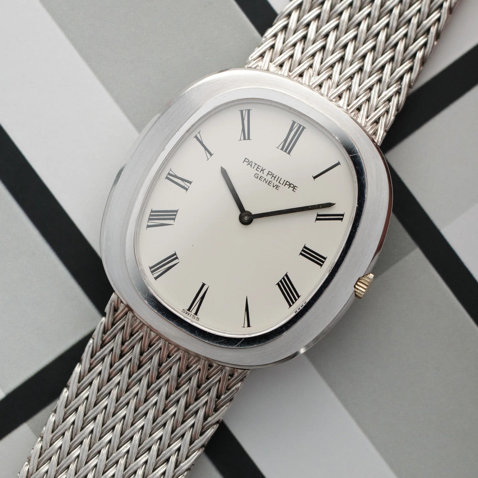 Patek Philippe White Gold Automatic Oval Bracelet Watch Ref. 3589 - Image 2