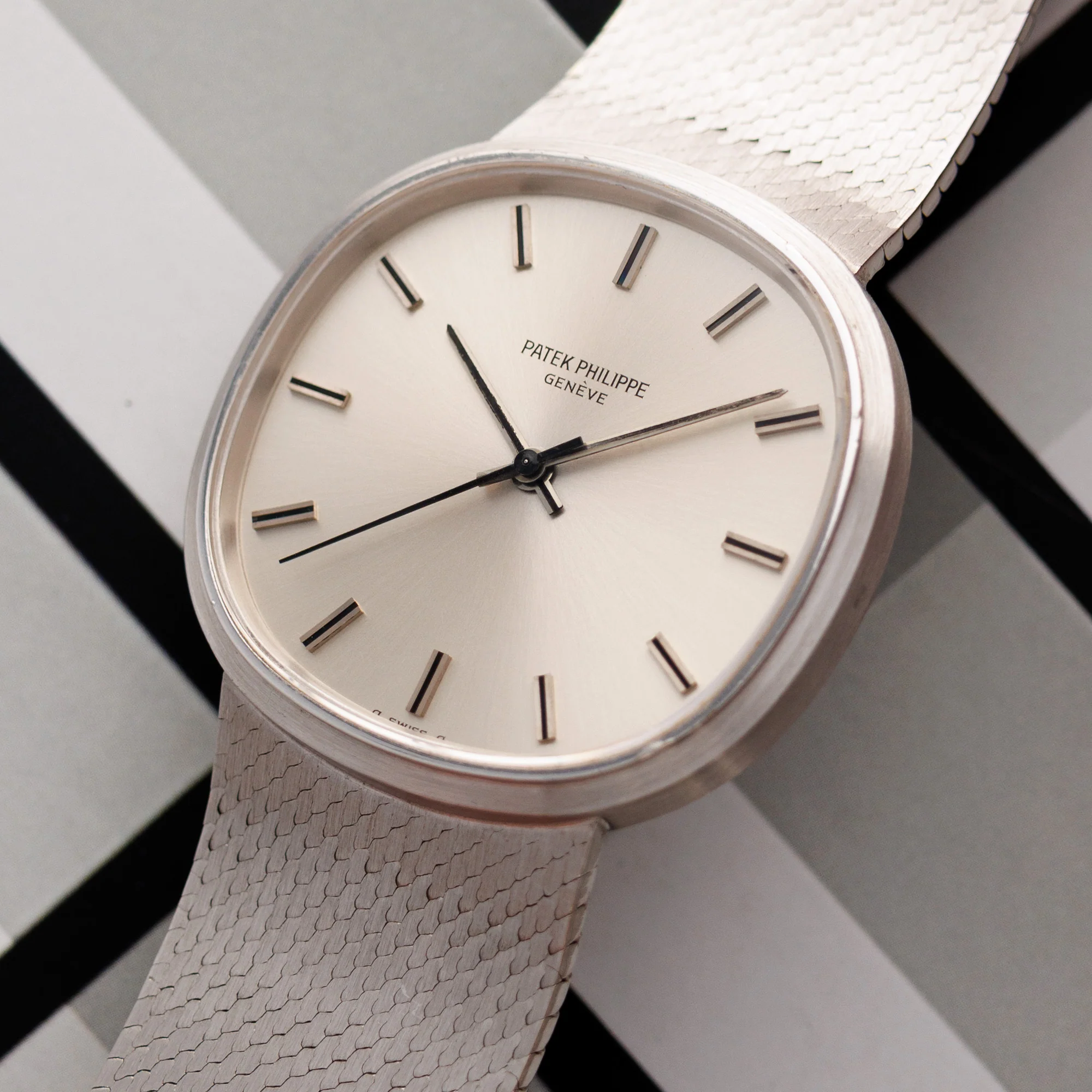 Patek Philippe White Gold Automatic Backwind Golden Circle Watch Ref. 3586 - Image 2