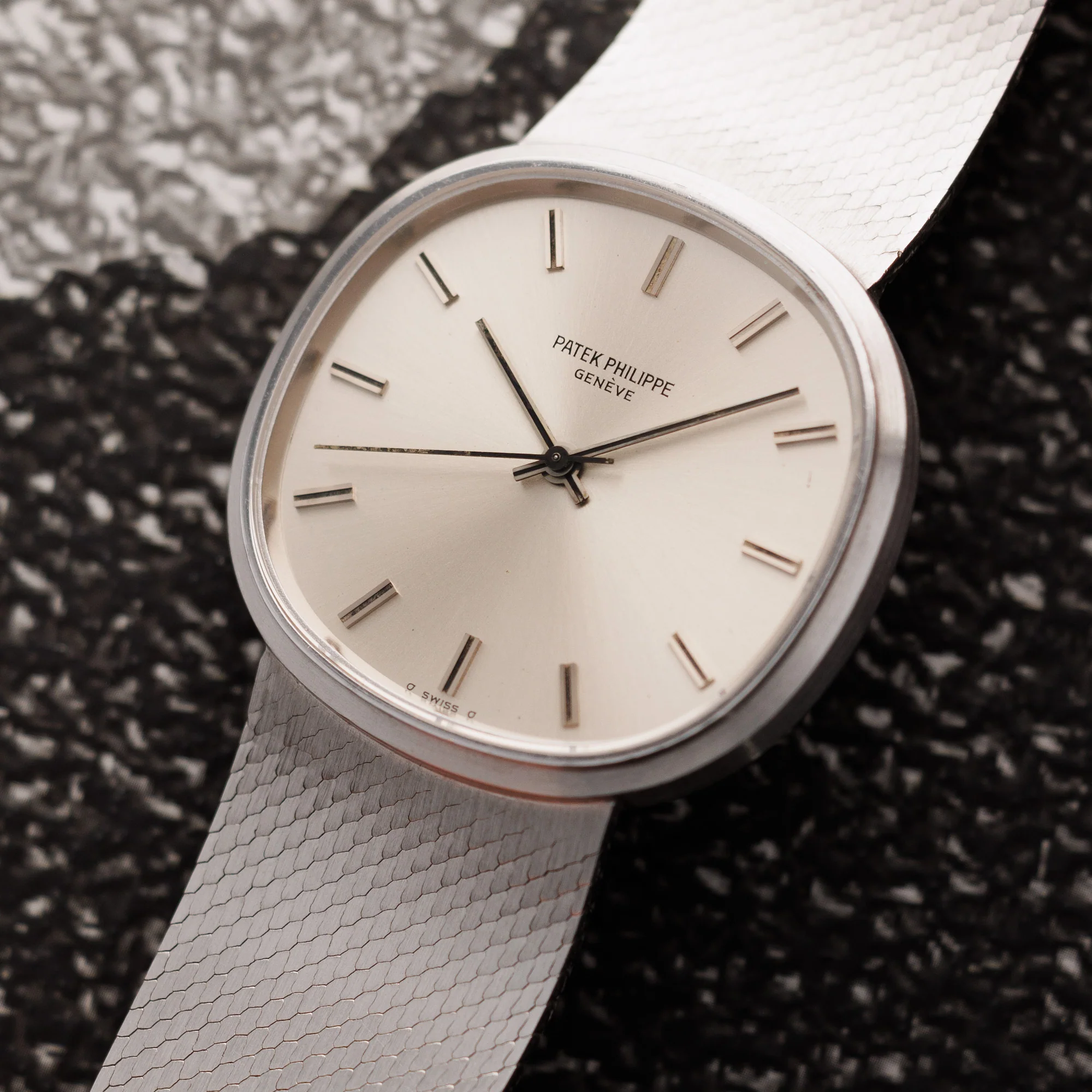 Patek Philippe White Gold Automatic Backwind Golden Circle Watch Ref. 3586 - Image 2