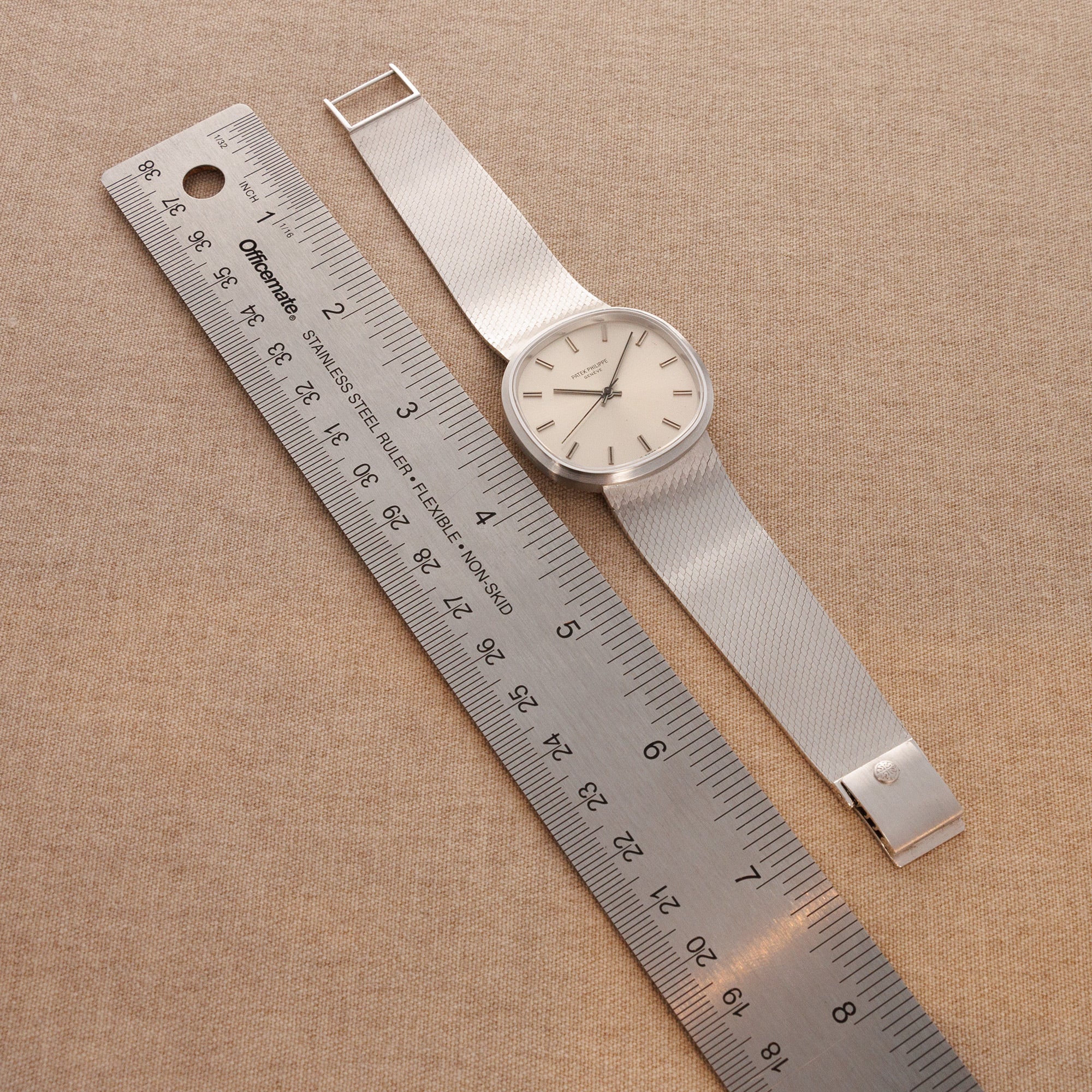 Patek Philippe White Gold Automatic Backwind Golden Circle Watch Ref. 3586 - Image 4