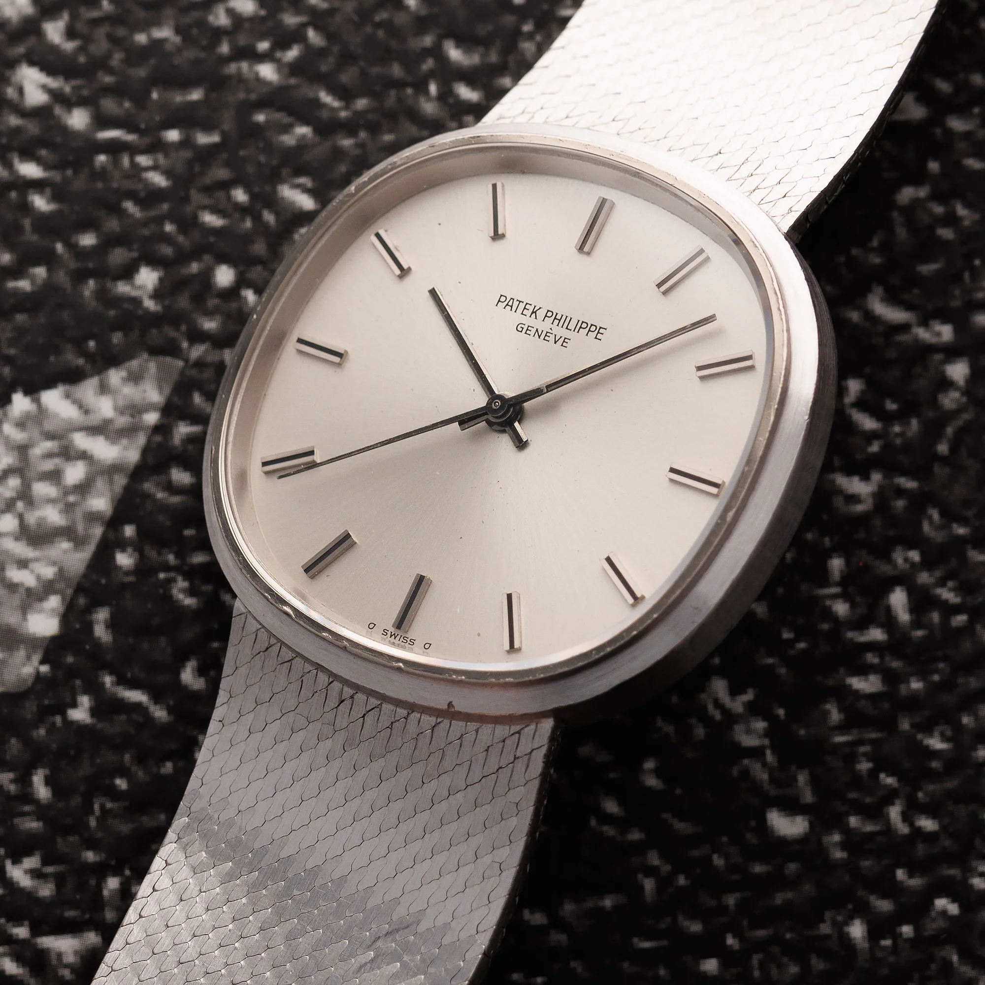 Patek Philippe White Gold Back Wind Golden Ellipse Ref. 3586 - Image 2