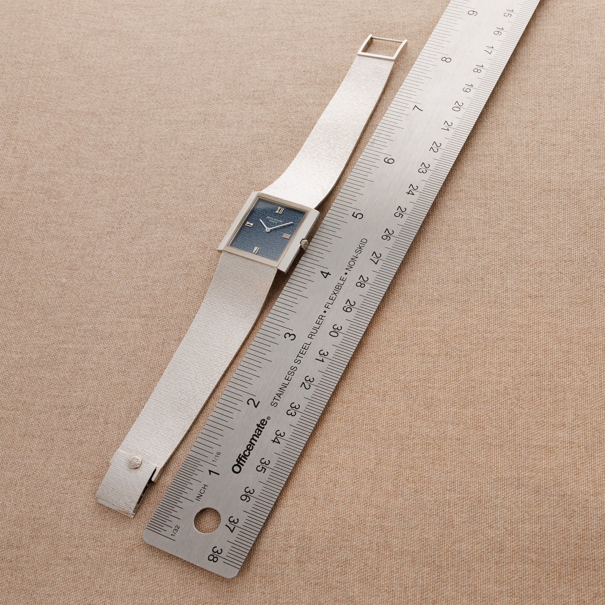 Patek Philippe White Gold Bracelet Watch Ref. 3571 with Rare Textured Blue Dial - Image 5