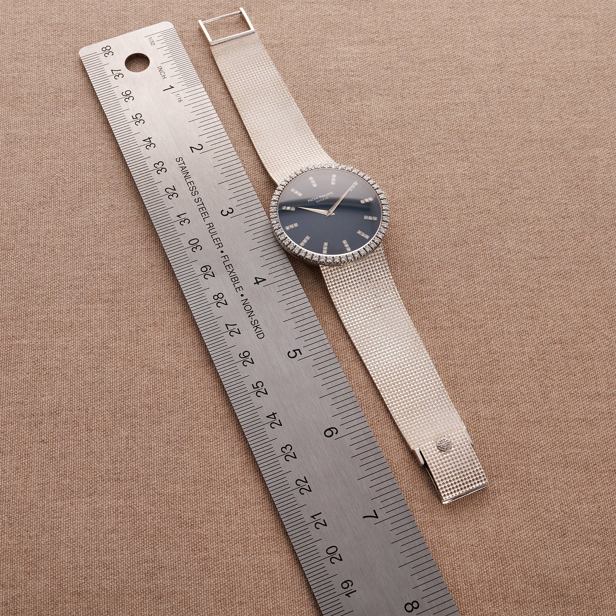 Patek Philippe White Gold Calatrava Ref. 3588 with Original Diamond Bezel - Image 4