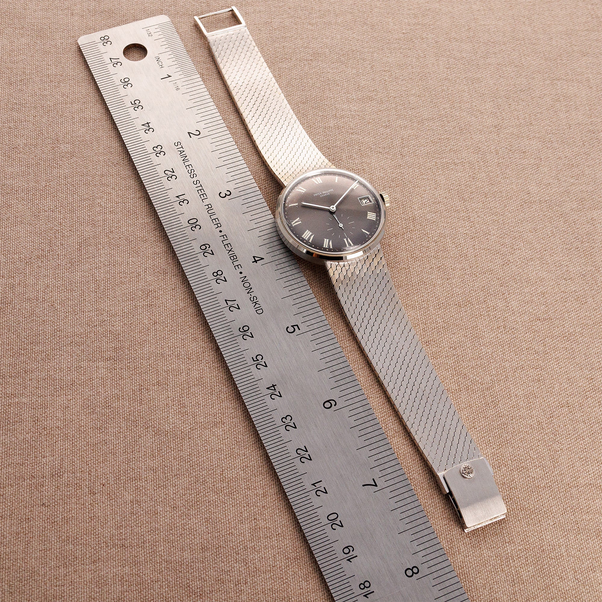 Patek Philippe White Gold Calatrava Watch with Unusual Grey Dial Watch Ref. 3514 - Image 9