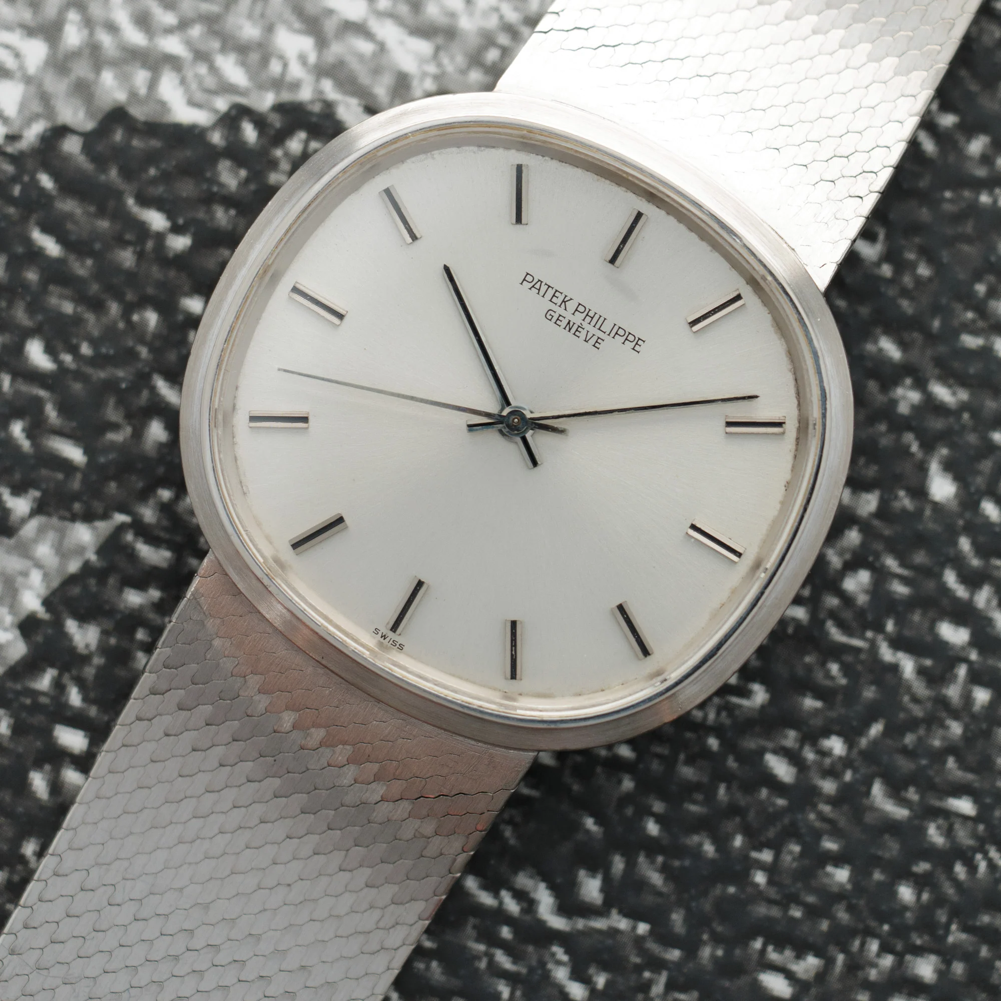 Patek Philippe White Golden Circle Ellipse Ref. 3586 - Image 2