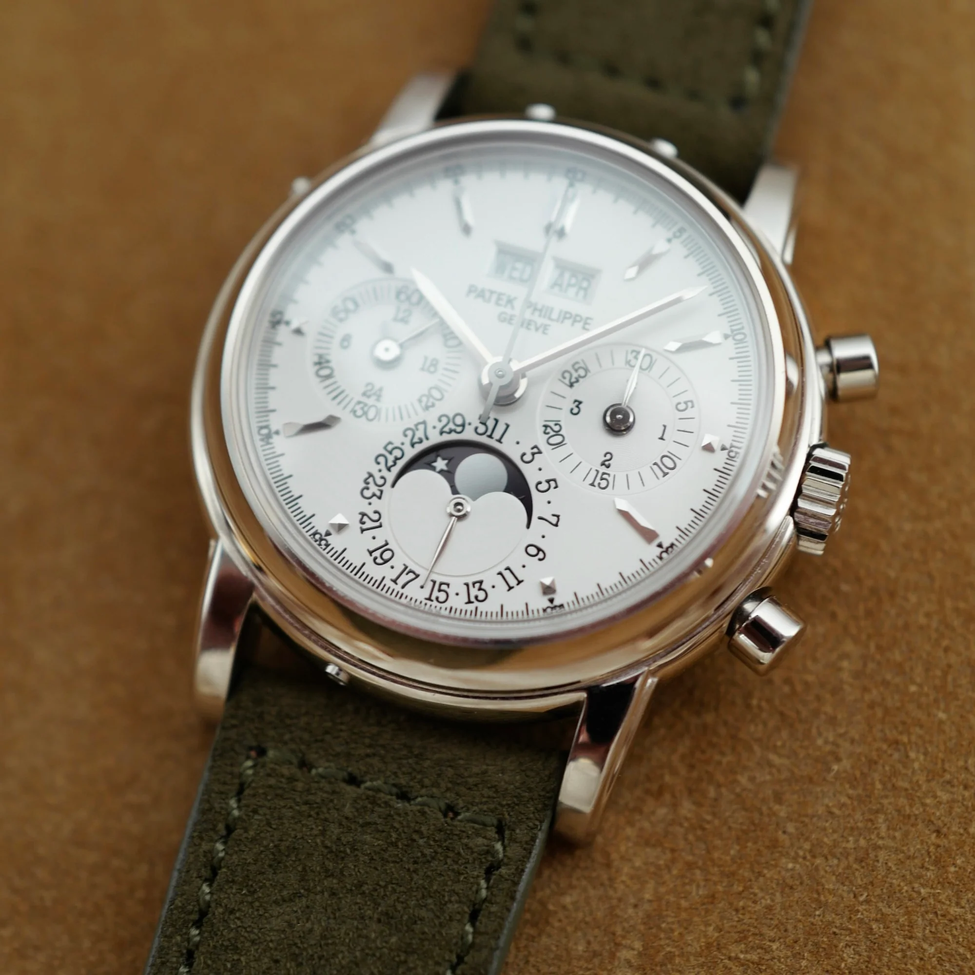 Patek Philippe White Gold Perpetual Calendar Chronograph Ref. 3970 (New Arrival) - Image 3