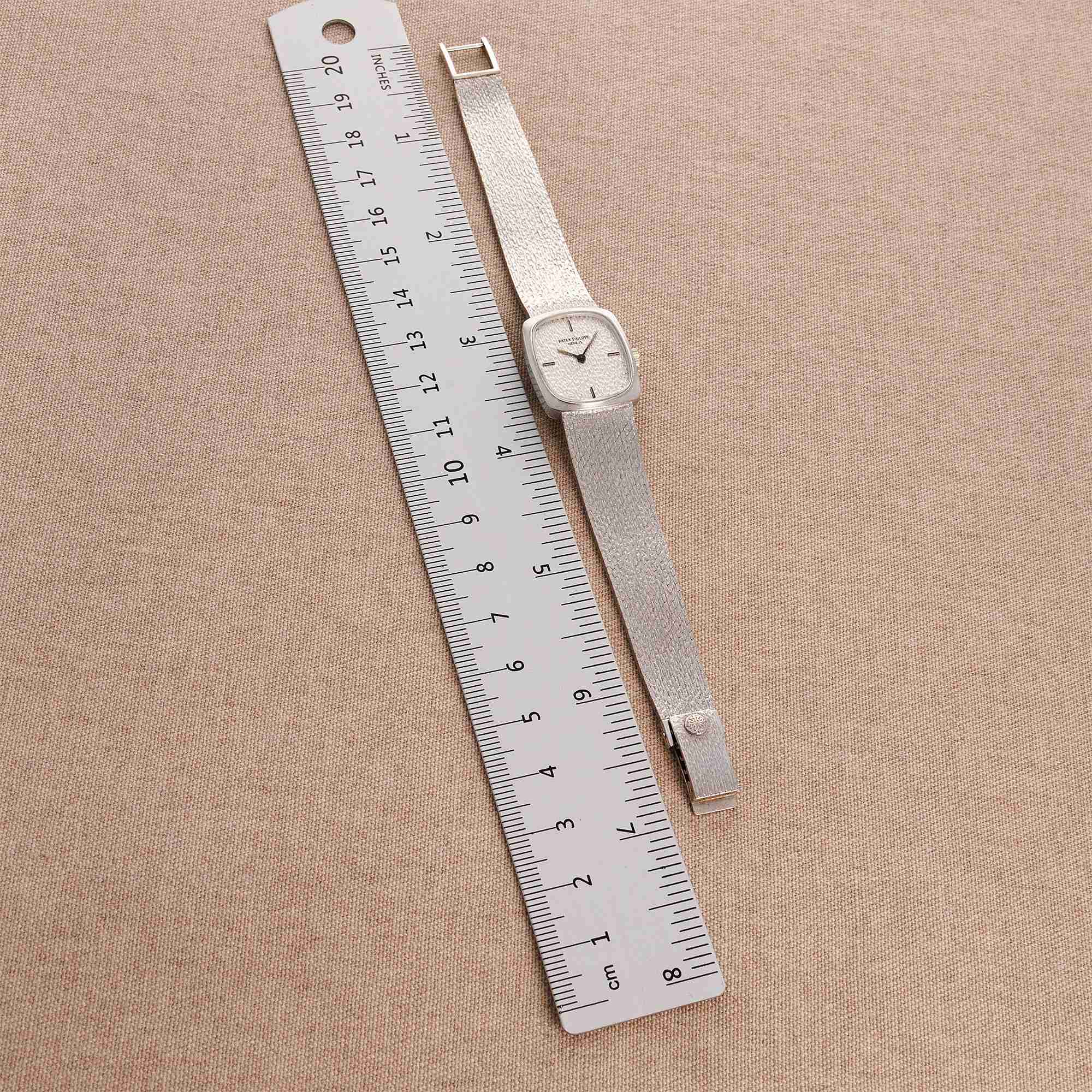 Patek Philippe White Gold Vintage Ladies Watch Ref. 4217 - Image 4