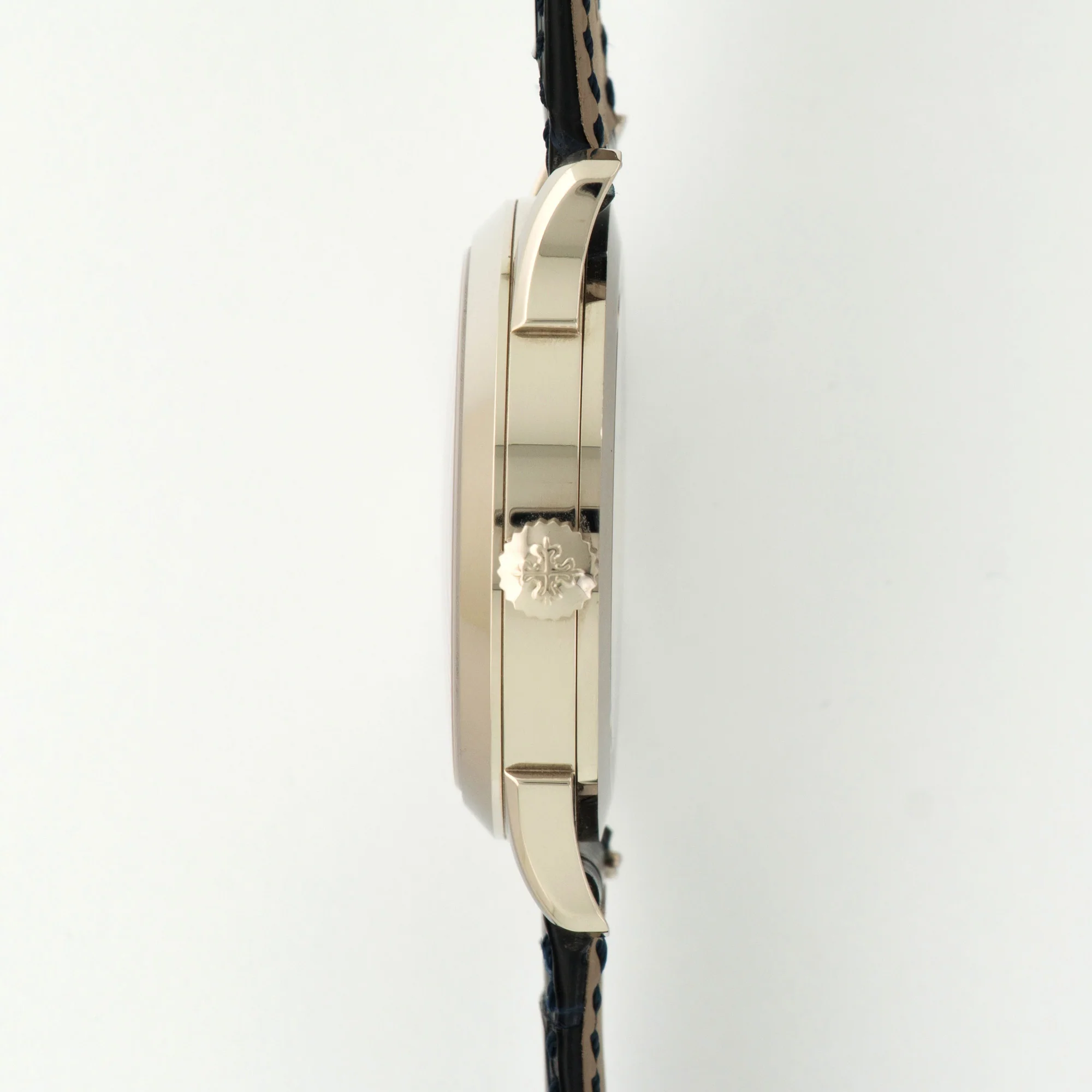 Patek Philippe White Gold World Time NY Edition Watch Ref. 5230 - Image 4