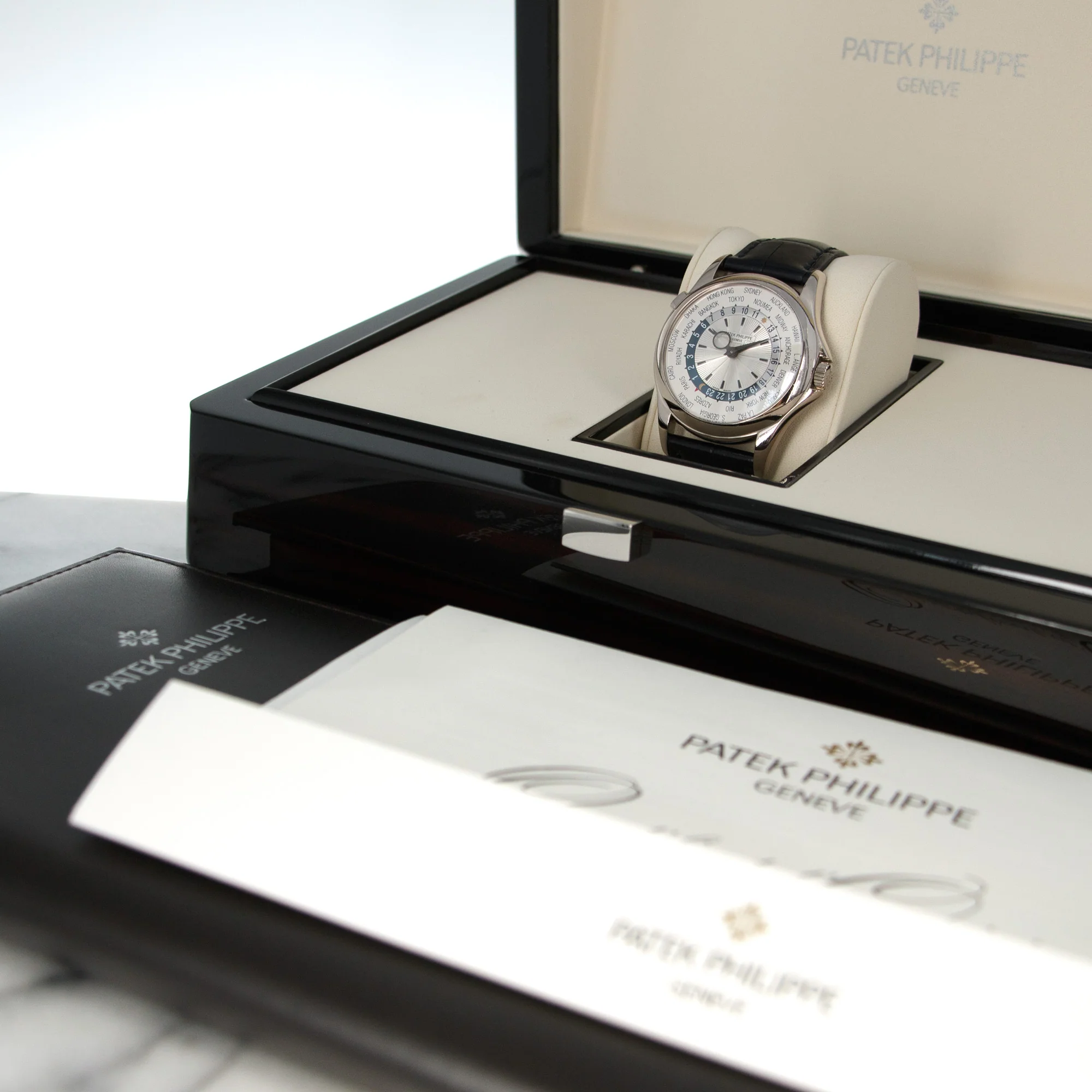 Patek Philippe White Gold World Time Ref. 5130, with Original Box and Papers - Image 6