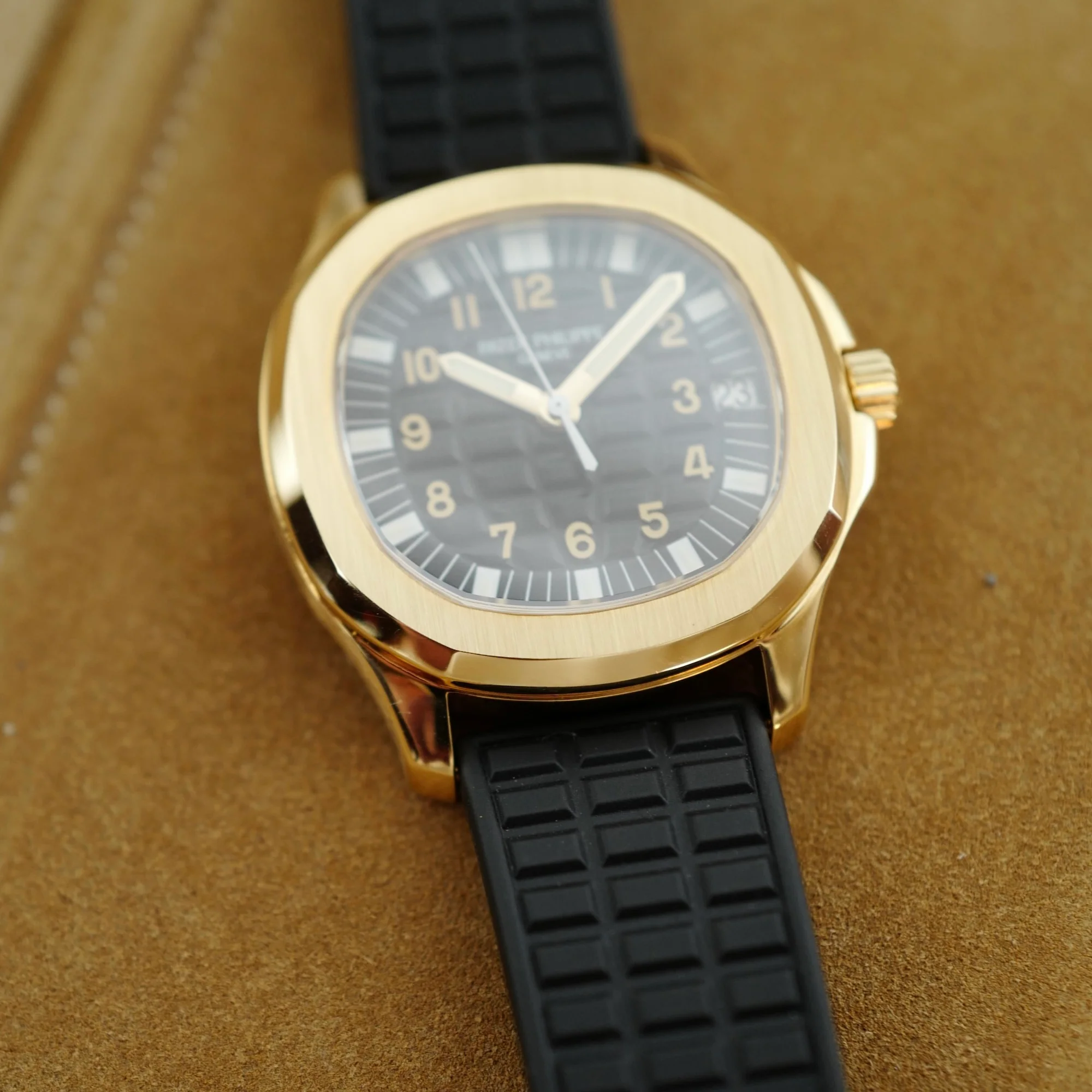 Patek Philippe Yellow Gold Aquanaut Ref. 5065 - Image 6