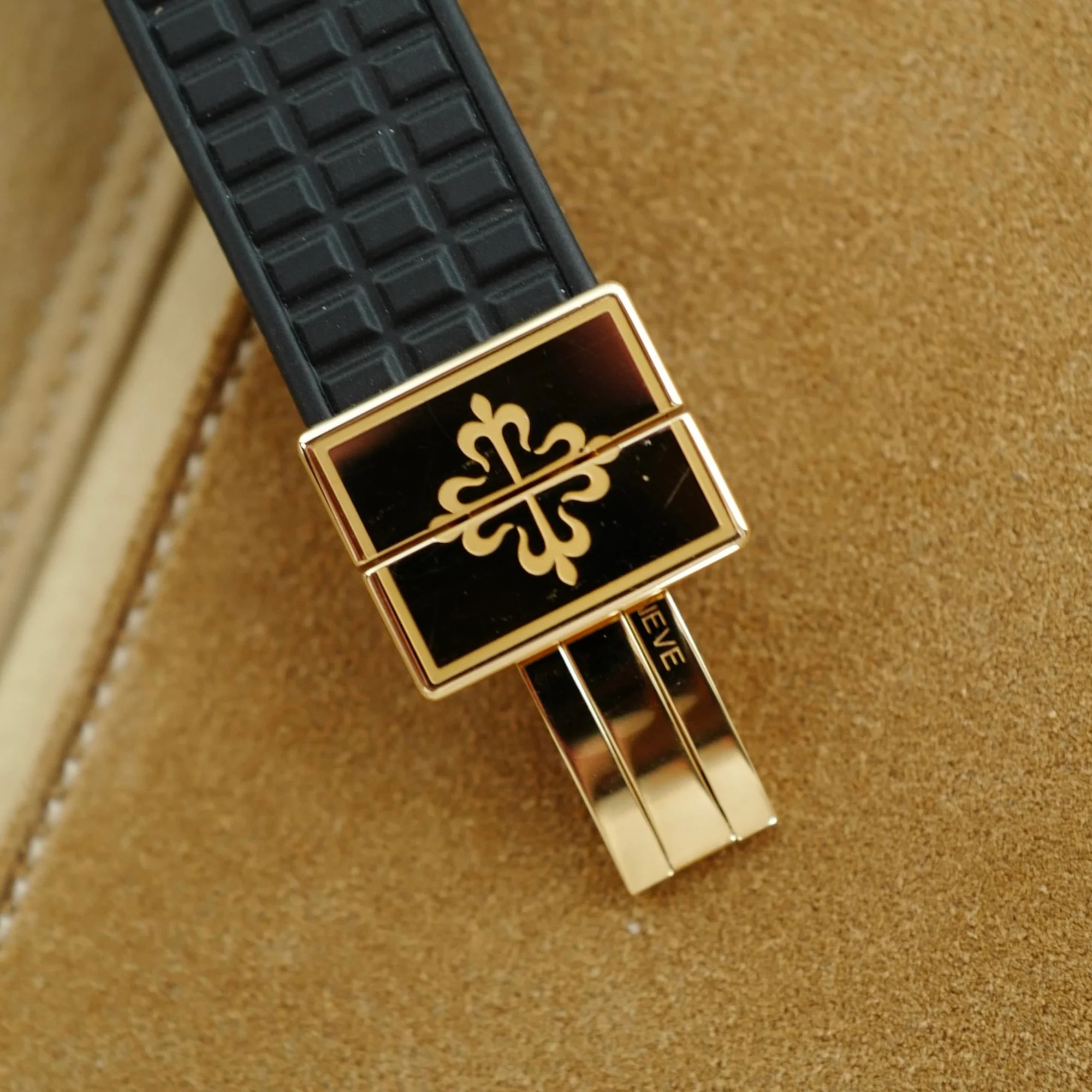 Patek Philippe Yellow Gold Aquanaut Ref. 5065 - Image 8