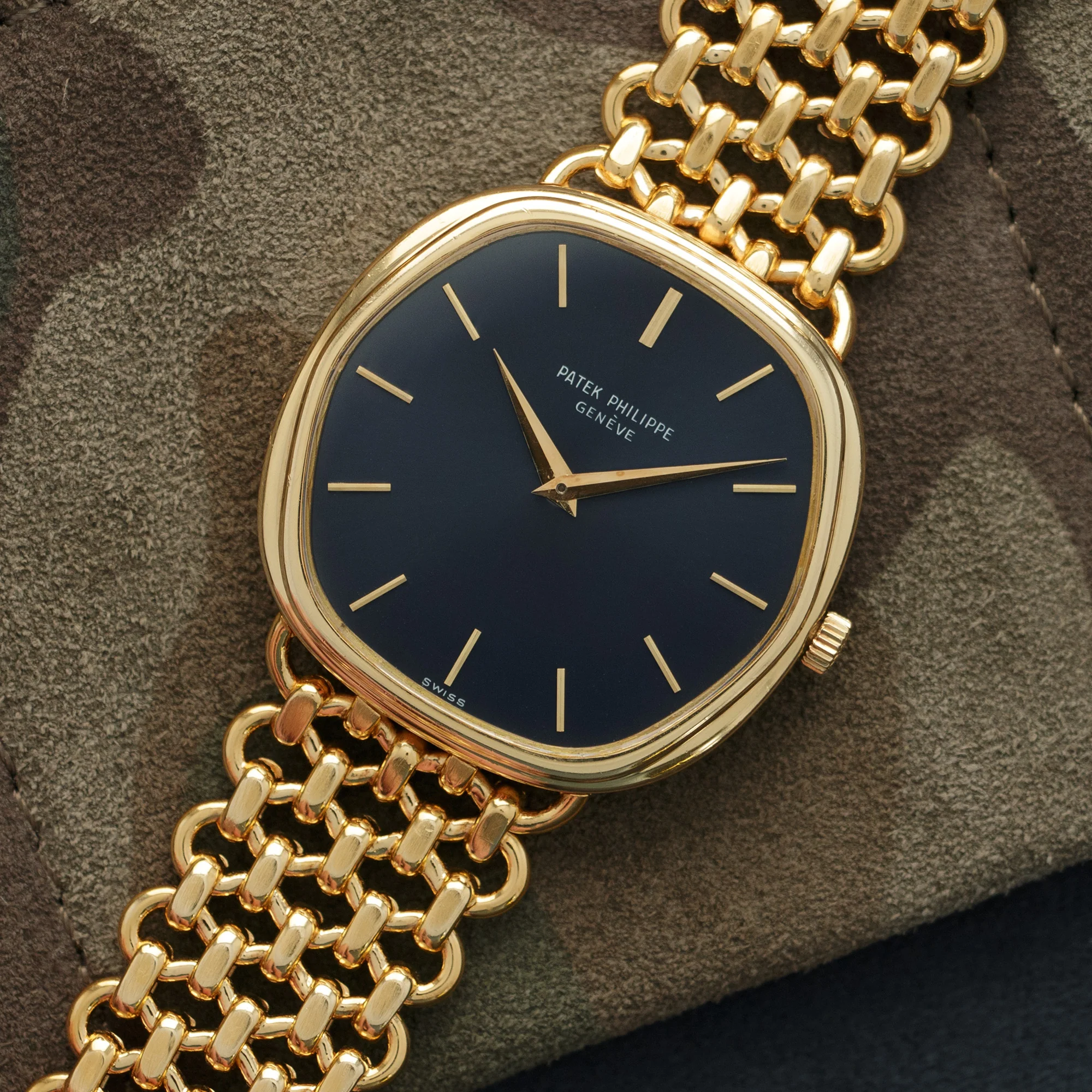 Patek Philippe Yellow Gold Automatic Bracelet Watch - Image 2