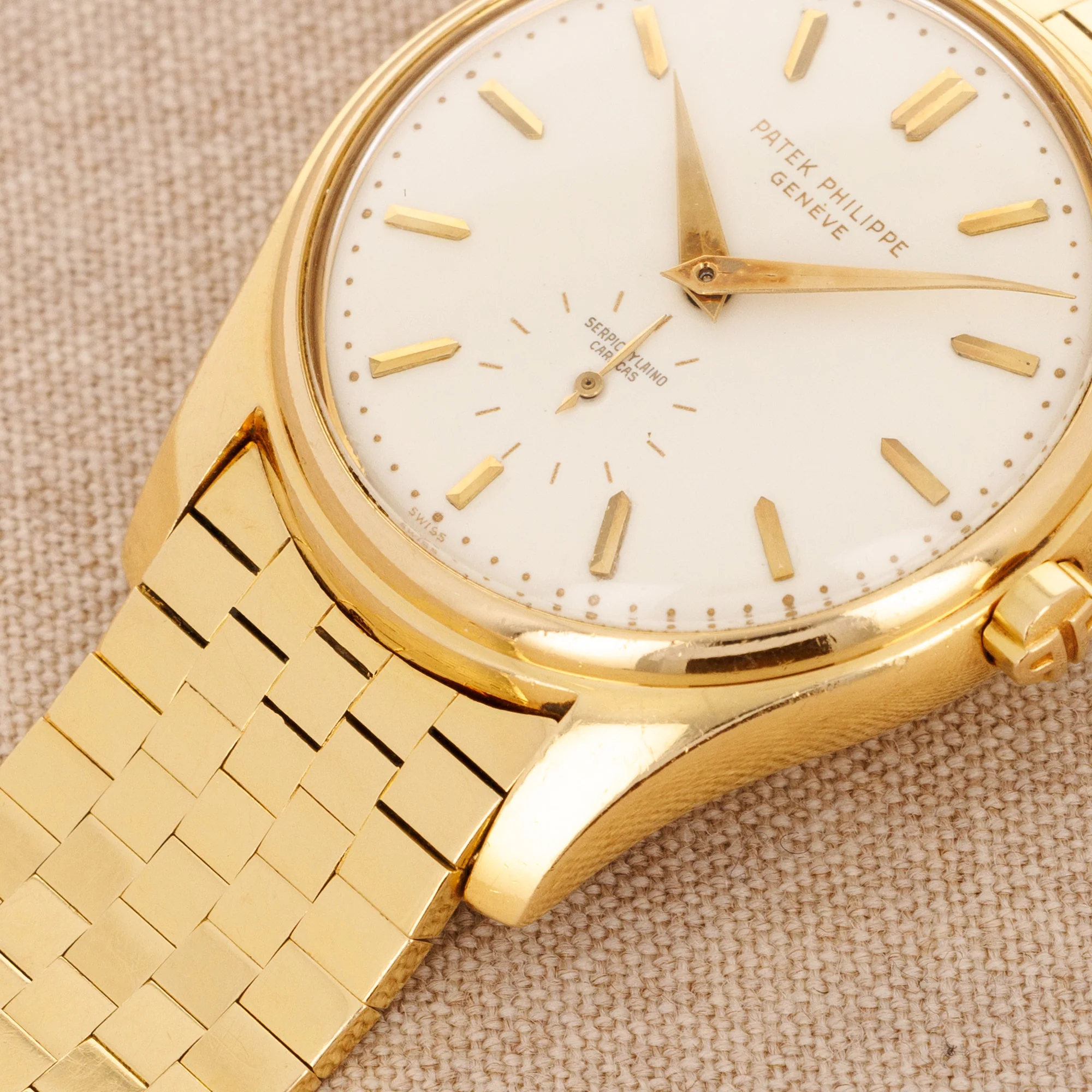 Patek Philippe Yellow Gold Calatrava, Ref. 2526 Retailed by Serpico Y Laino - Image 4