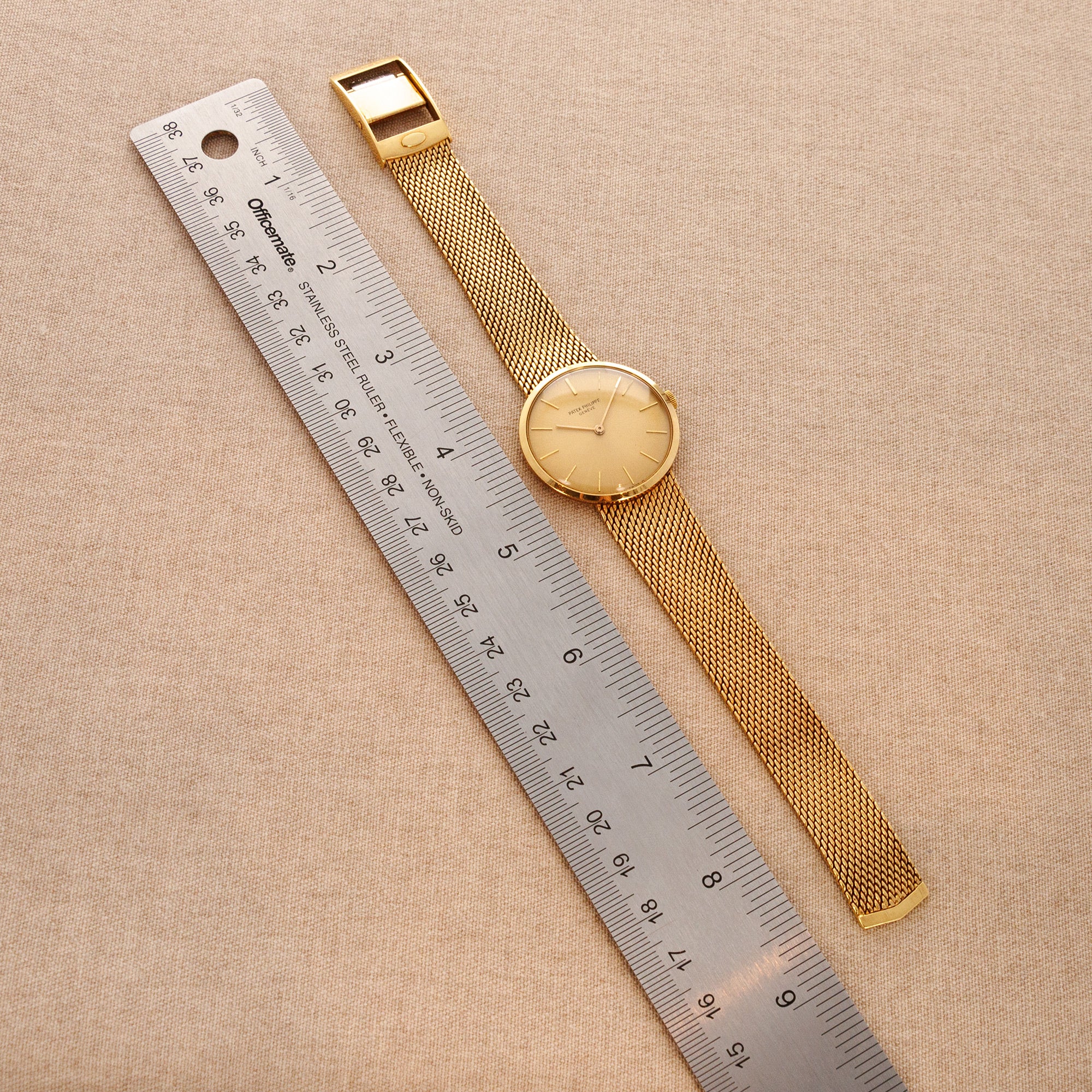Patek Philippe Yellow Gold Calatrava Ref. 3562 - Image 4