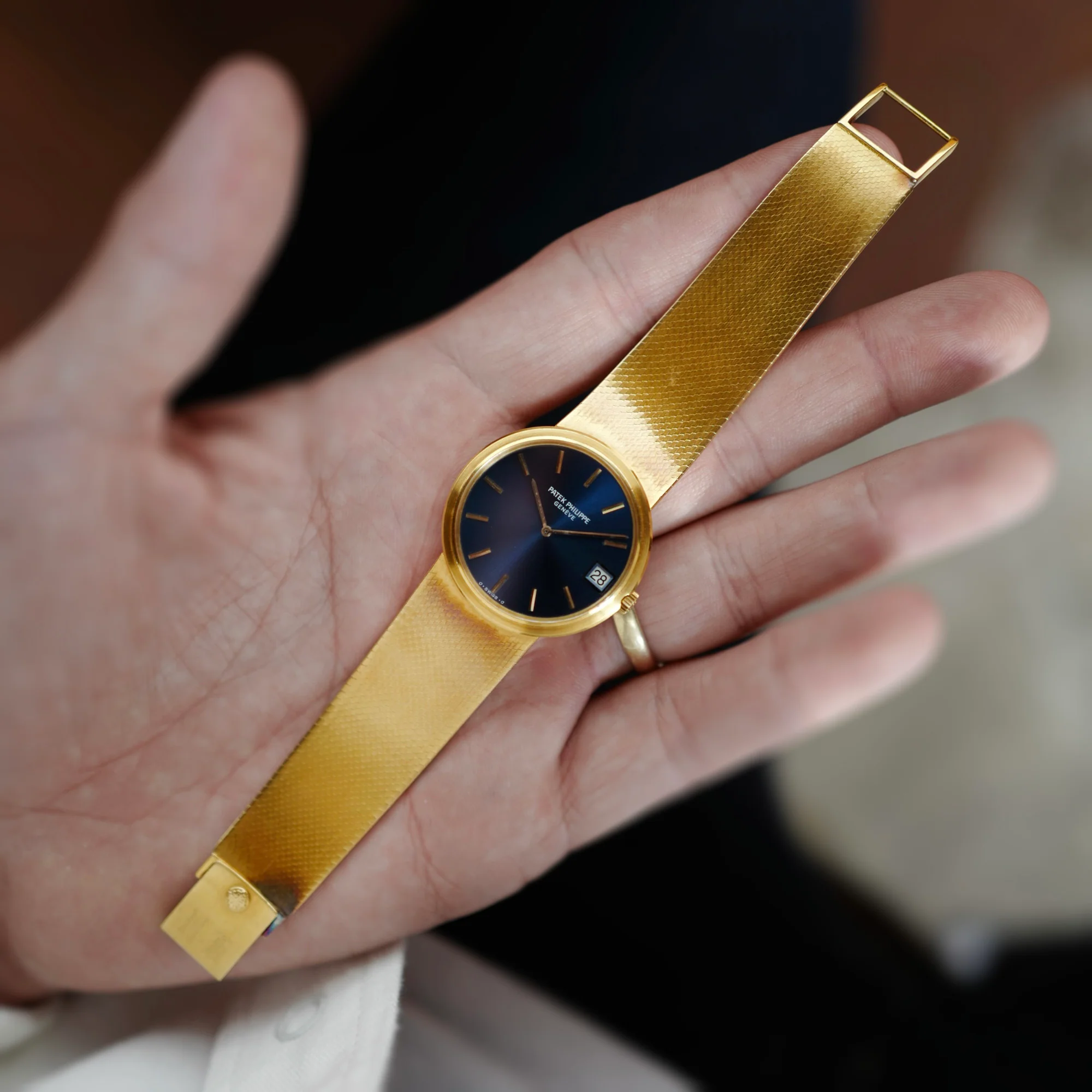 Patek Philippe Yellow Gold Calatrava Ref. 3601 with Blue Dial (New Arrival) - Image 2