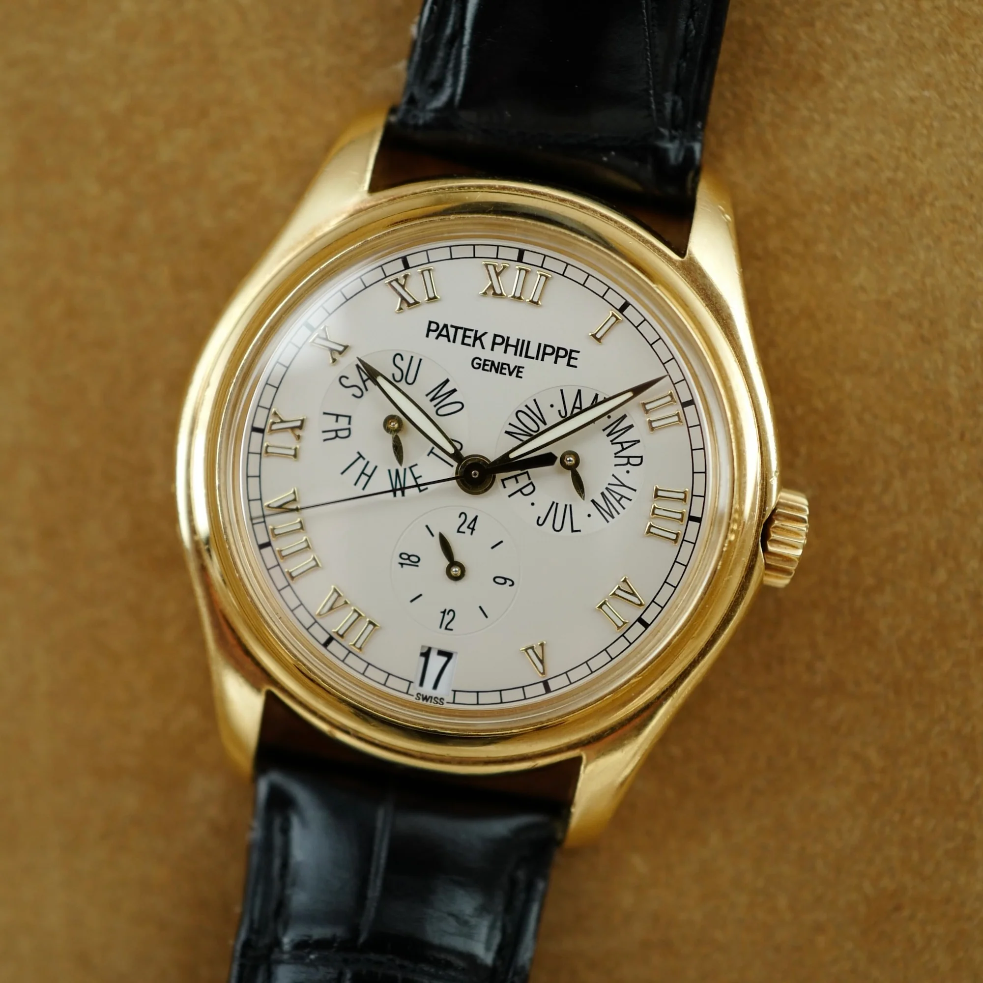 Patek Philippe Yellow Gold Calatrava Ref. 5035 with Original Box and Papers - Image 3