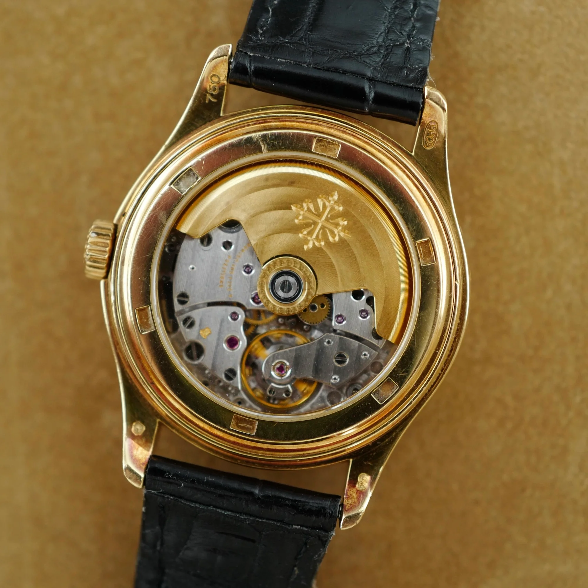 Patek Philippe Yellow Gold Calatrava Ref. 5035 with Original Box and Papers - Image 4