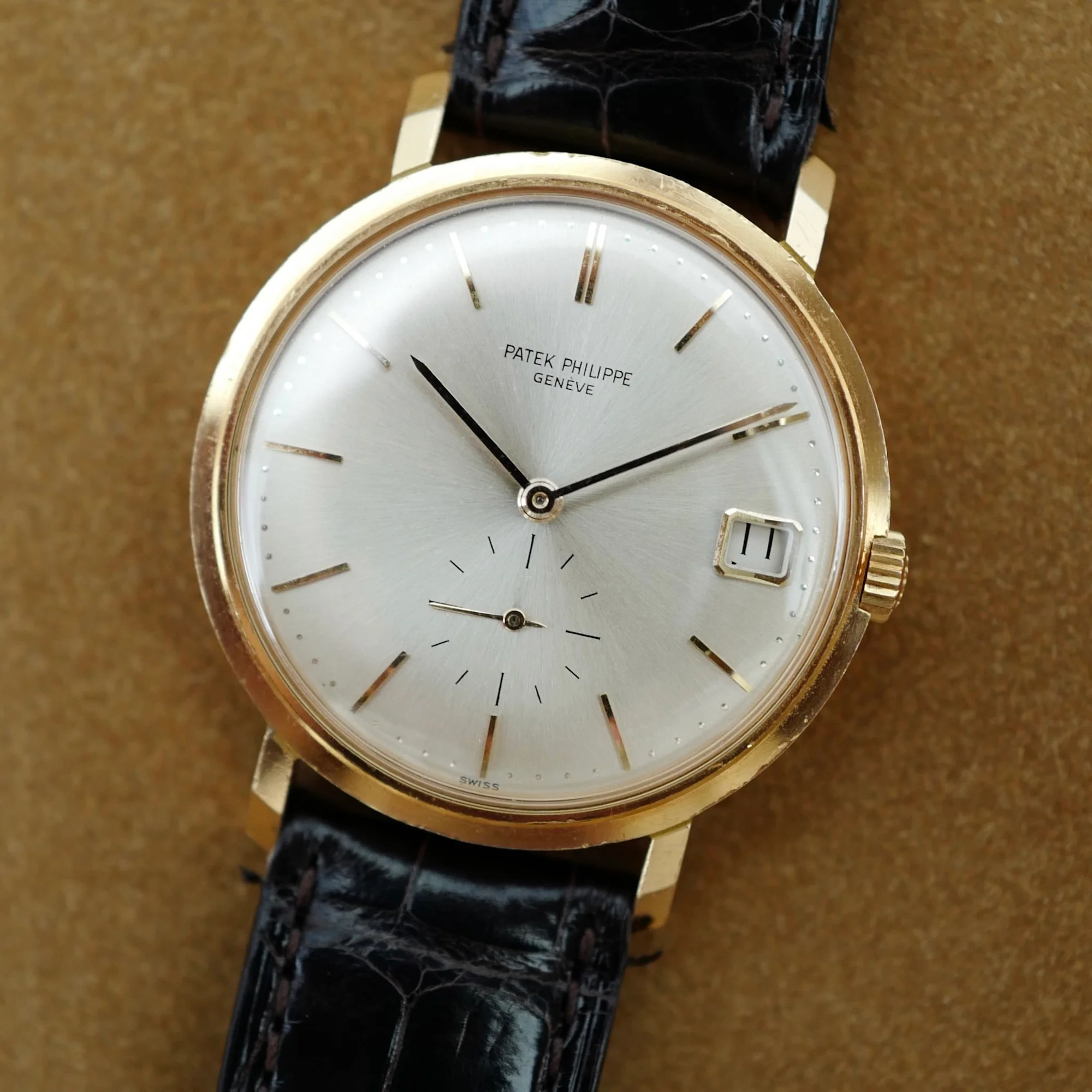Patek Philippe Yellow Gold Calatrava Watch Ref. 3445 with Original Papers - Image 3