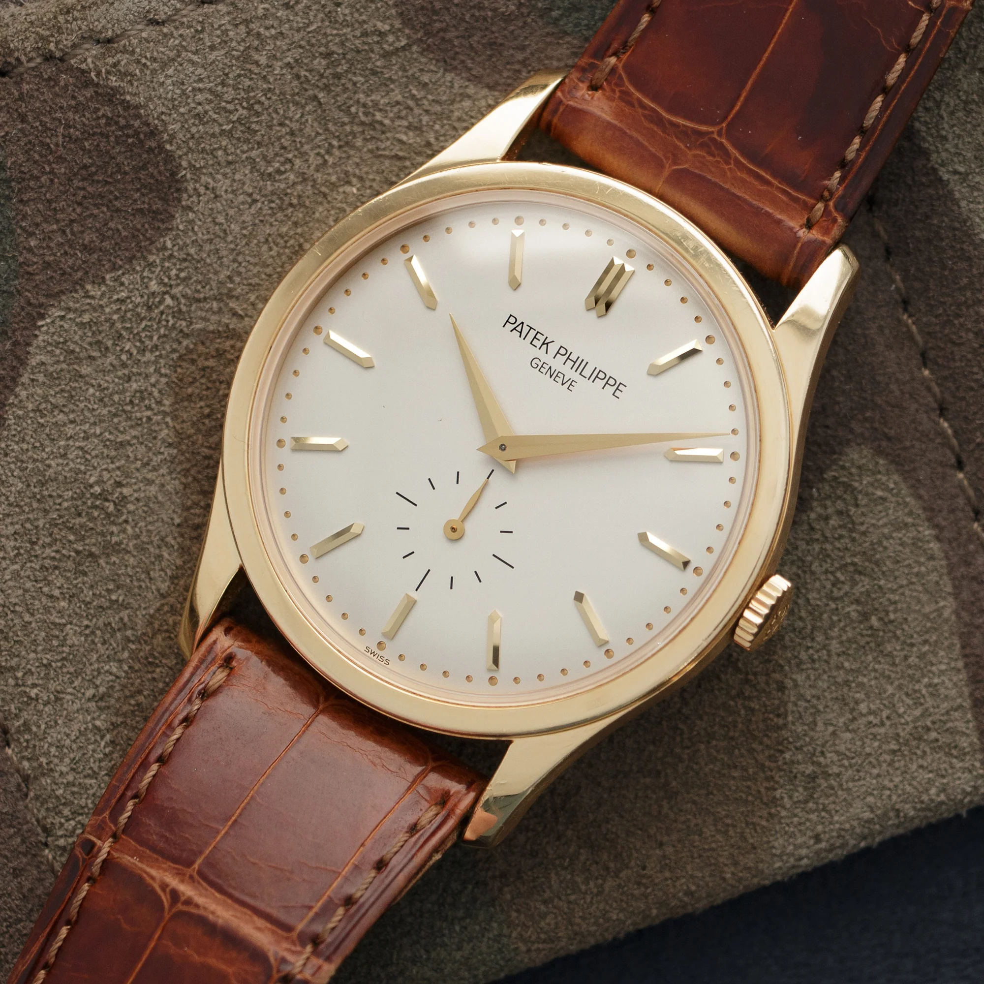 Patek Philippe Yellow Gold Calatrava Watch Ref. 5196 - Image 2