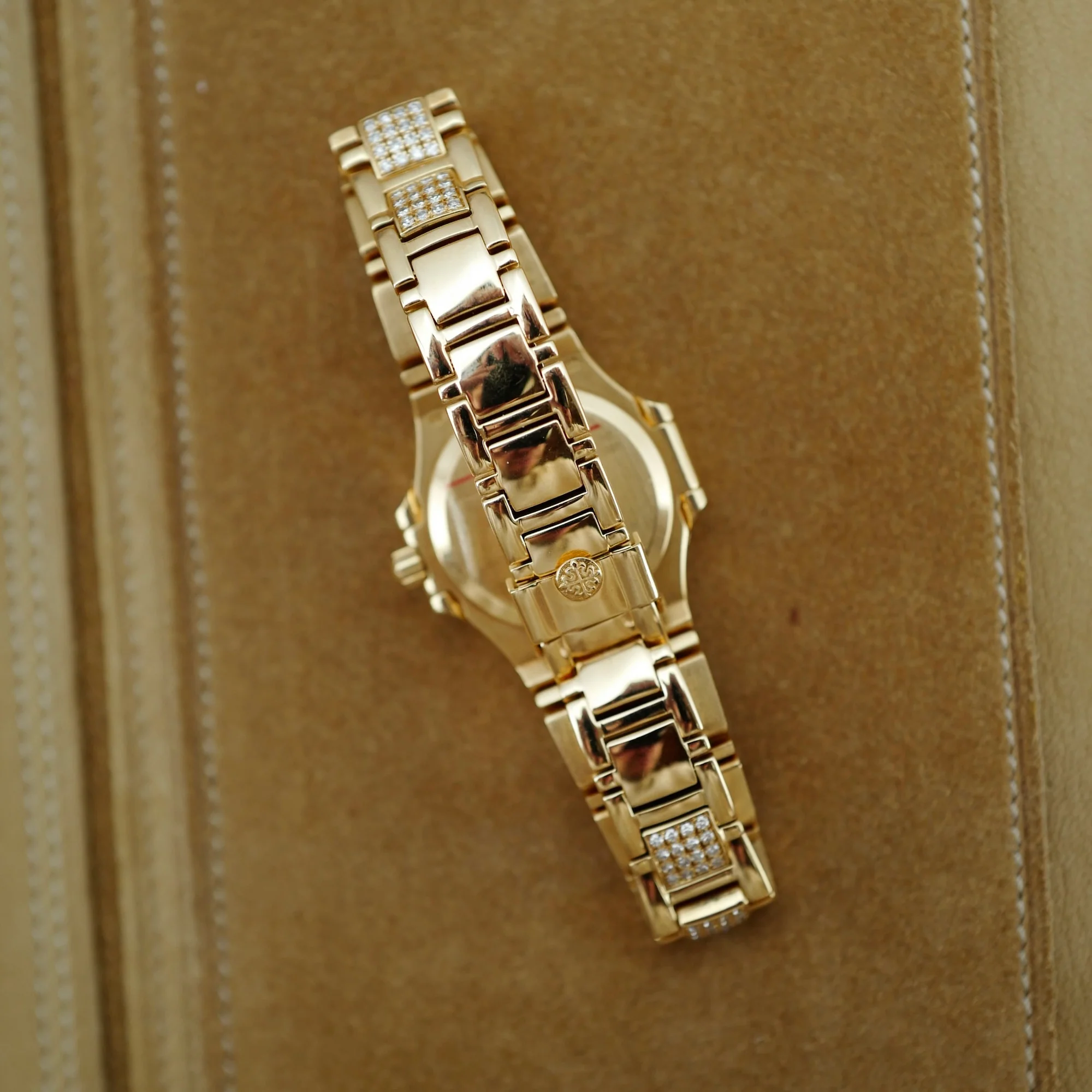 Patek Philippe Yellow Gold Diamond Nautilus Ref. 4700 with Emerald Markers - Image 5