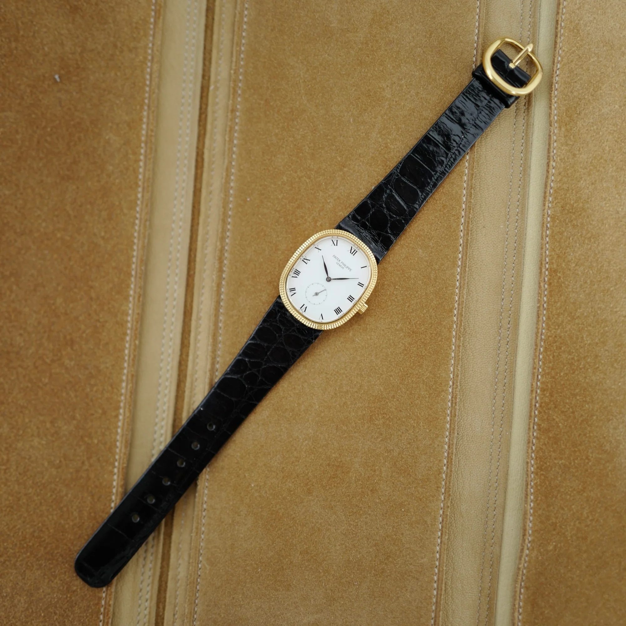 Patek Philippe Yellow Gold Ellipse Ref. 3987 - Image 4