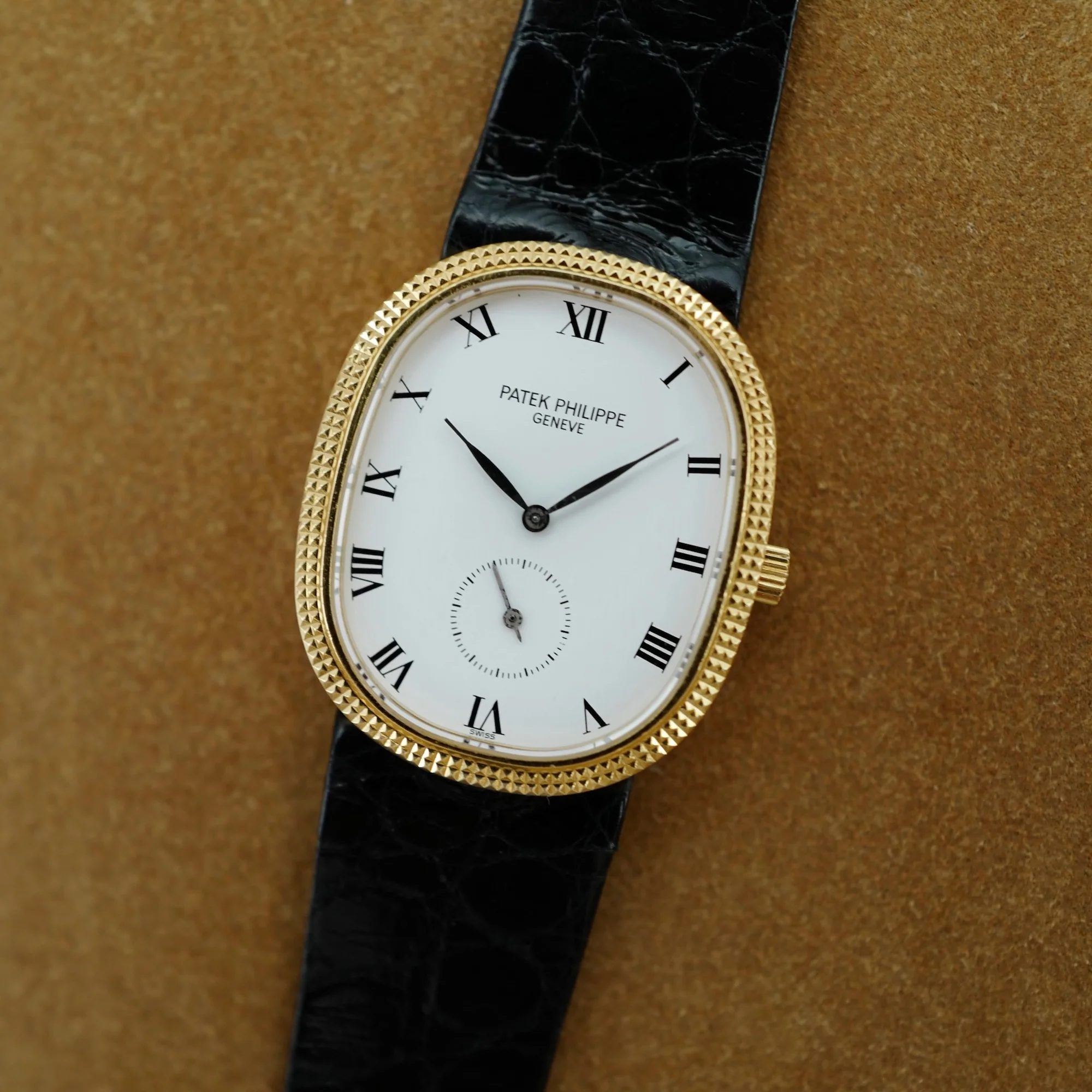 Patek Philippe Yellow Gold Ellipse Ref. 3987 - Image 5