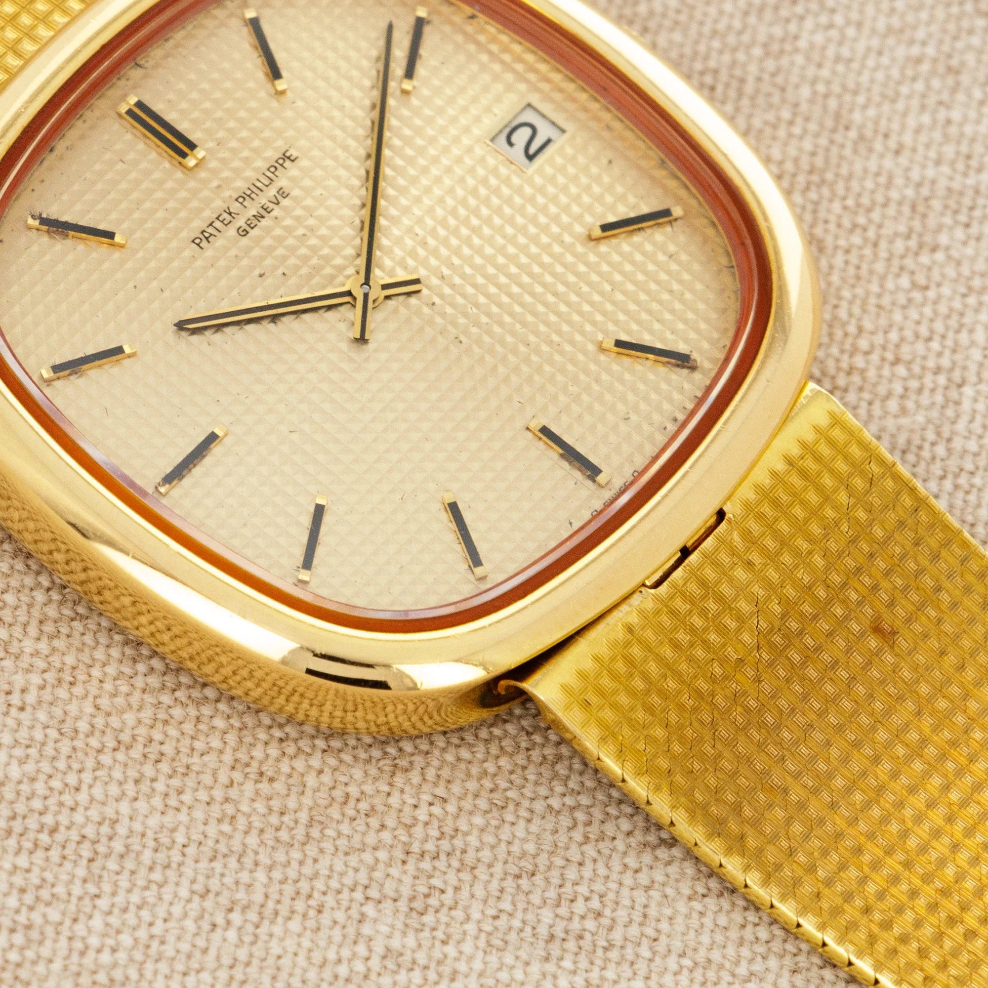 Patek Philippe Yellow Gold Golden Circle Ref. 3604 - Image 3
