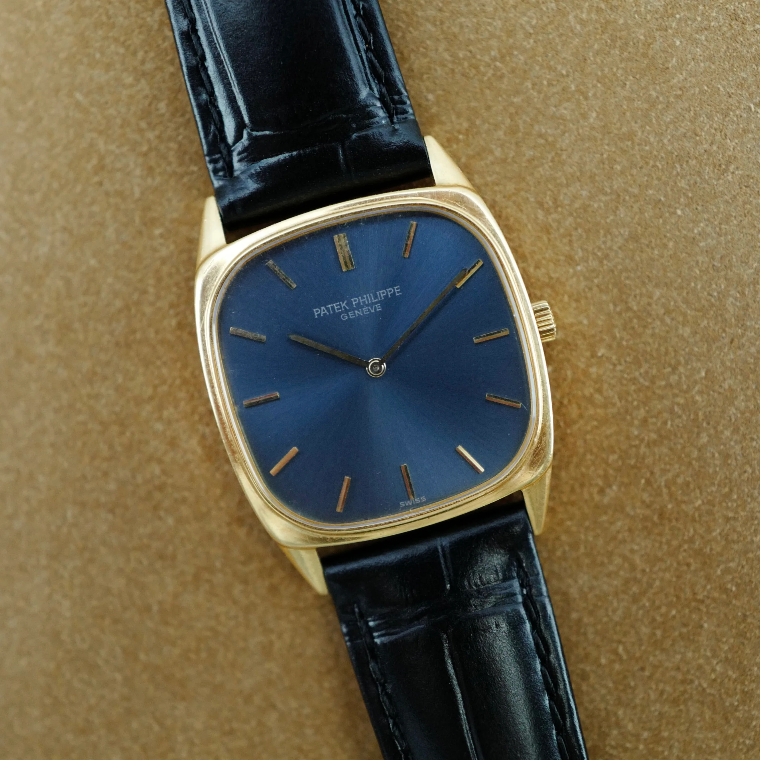 Patek Philippe Yellow Gold Golden Ellipse Ref. 3666 - Image 2