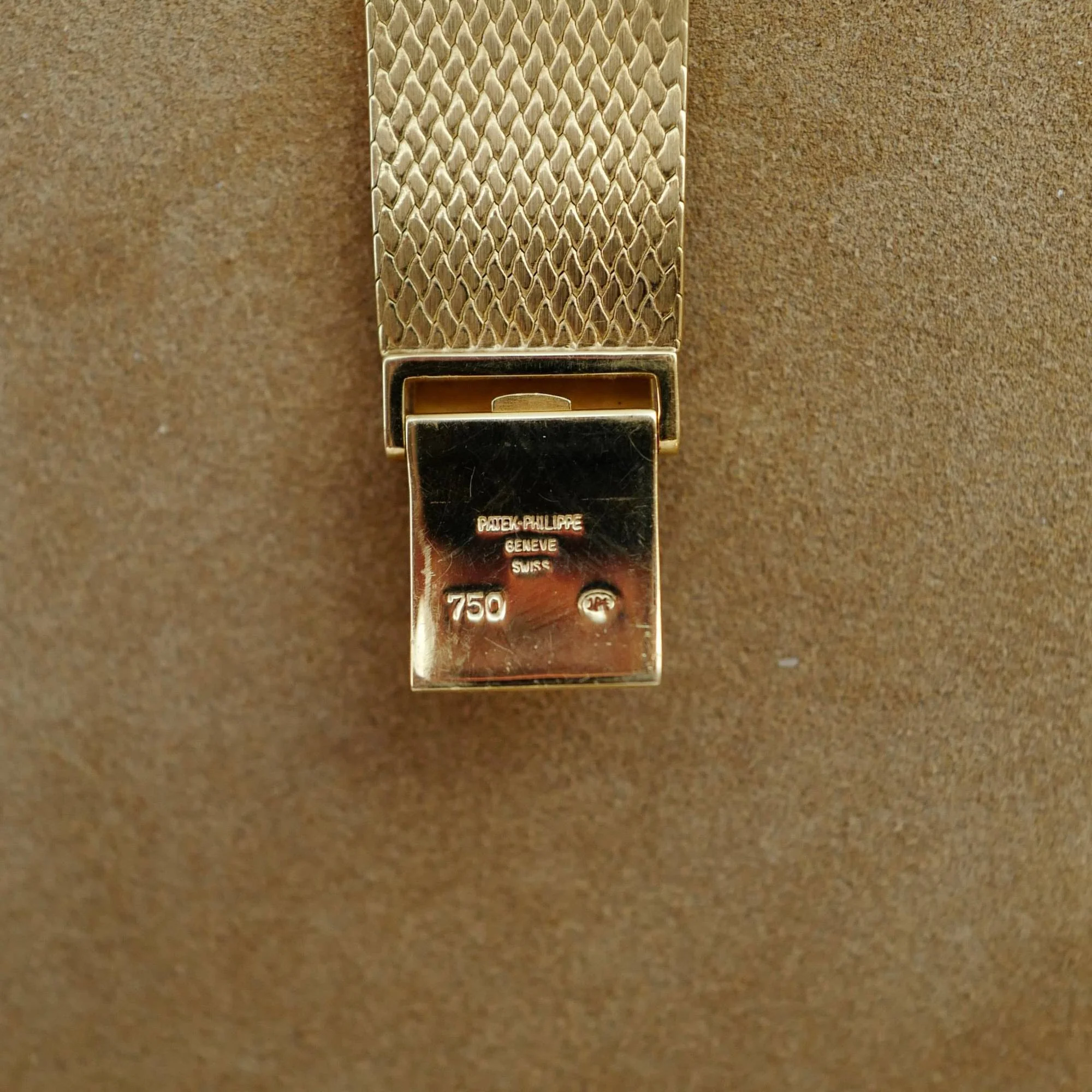Patek Philippe Yellow Gold Golden Ellipse Ref. 3855 - Image 8