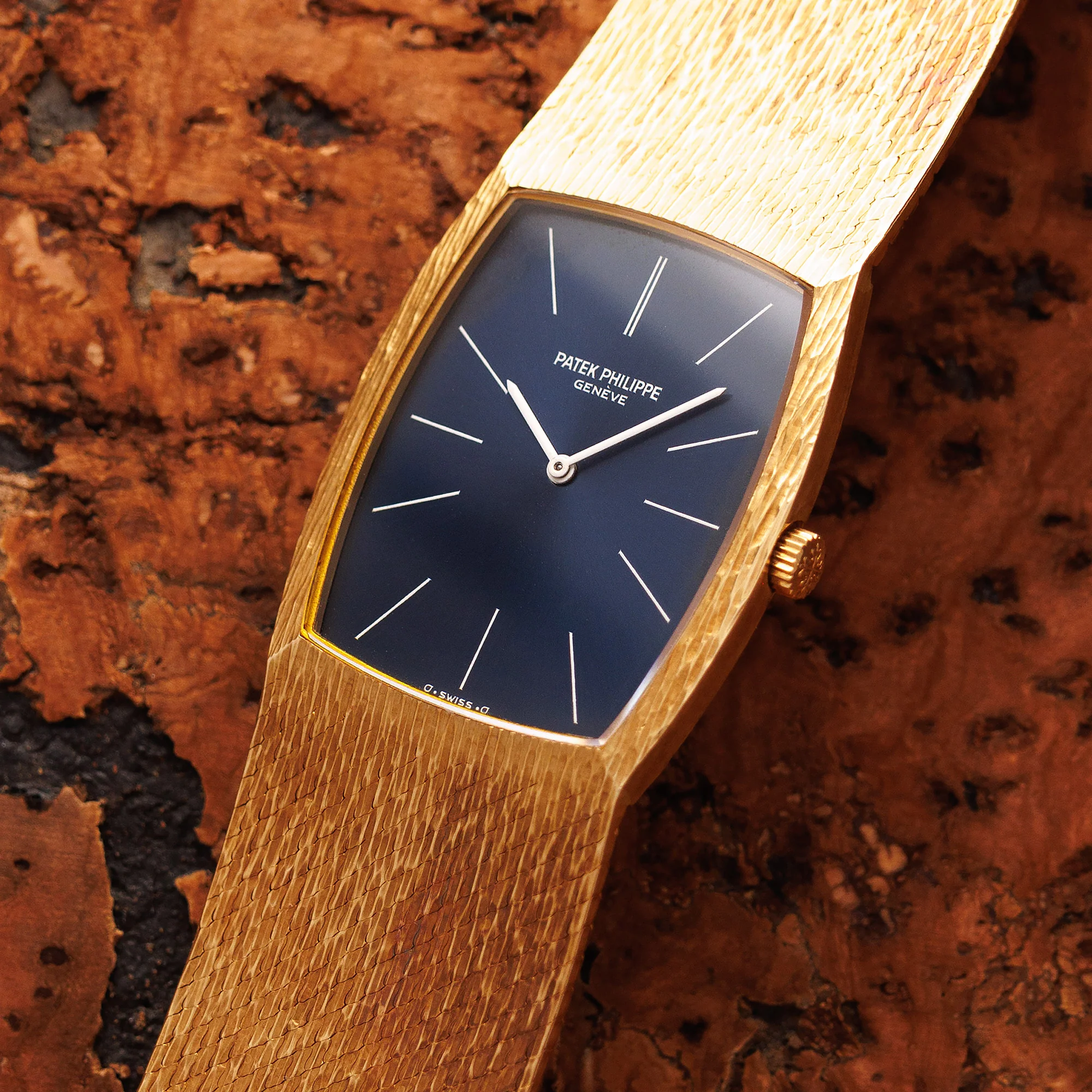 Patek Philippe Yellow Gold Gondolo Ref. 3528 - Image 2
