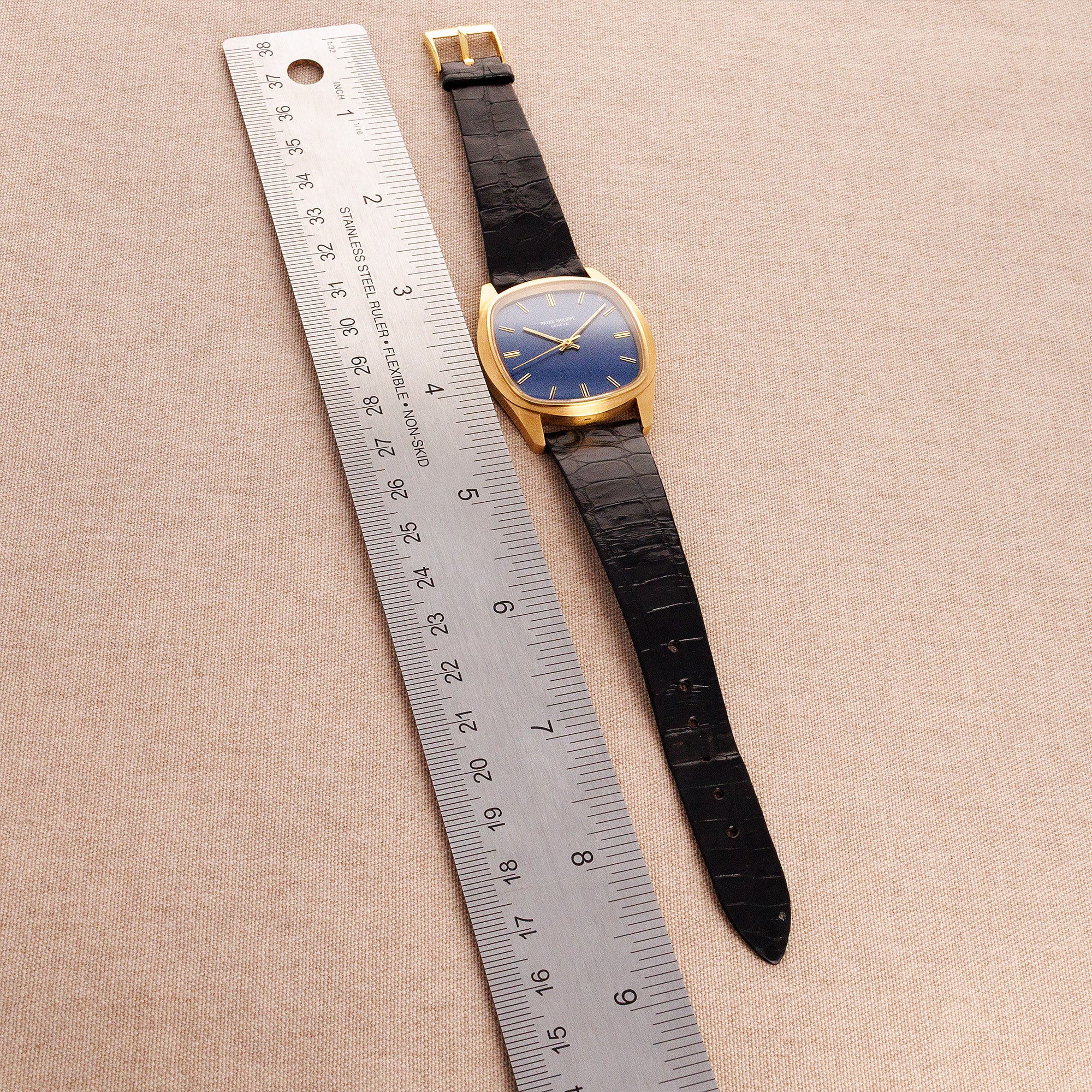 Patek Philippe Yellow Gold Jumbo Automatic Golden Circle Ref. 3585 in Mint Condition - Image 6