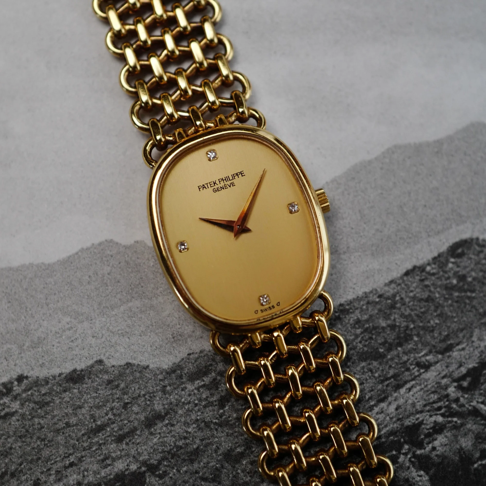 Patek Philippe Yellow Gold Ladies Ellipse with JPE Bracelet Ref. 4226 - Image 3