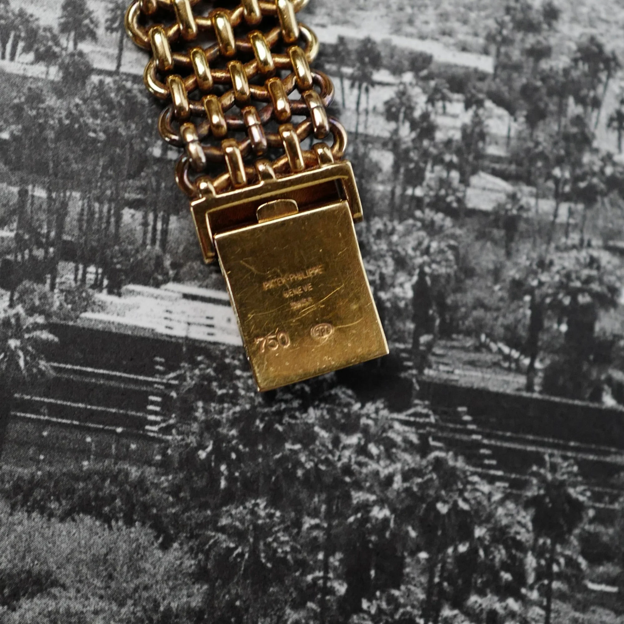 Patek Philippe Yellow Gold Ladies Ellipse with JPE Bracelet Ref. 4226 - Image 6