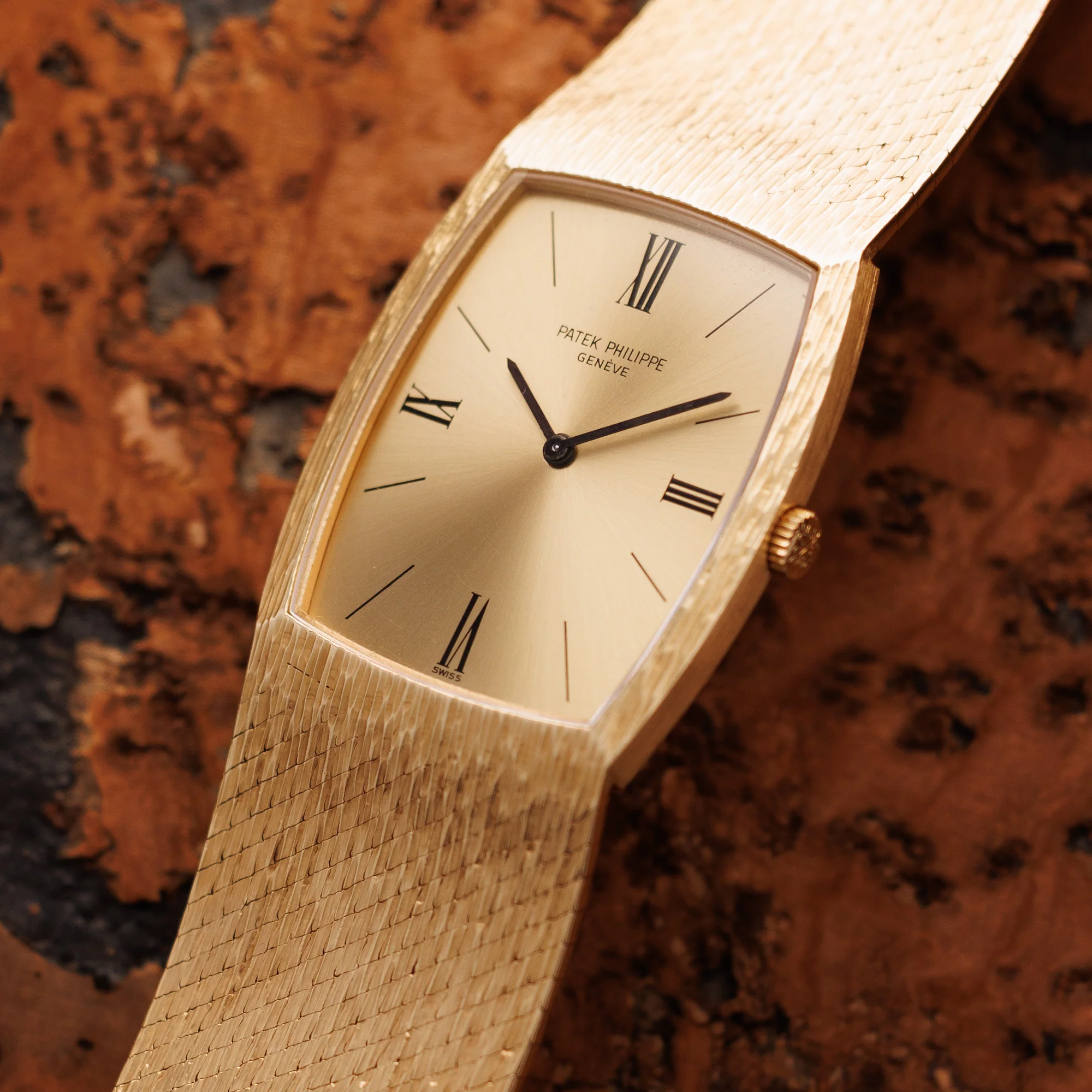Patek Philippe Yellow Gold Mechanical Bracelet Watch Ref. 3528 - Image 2