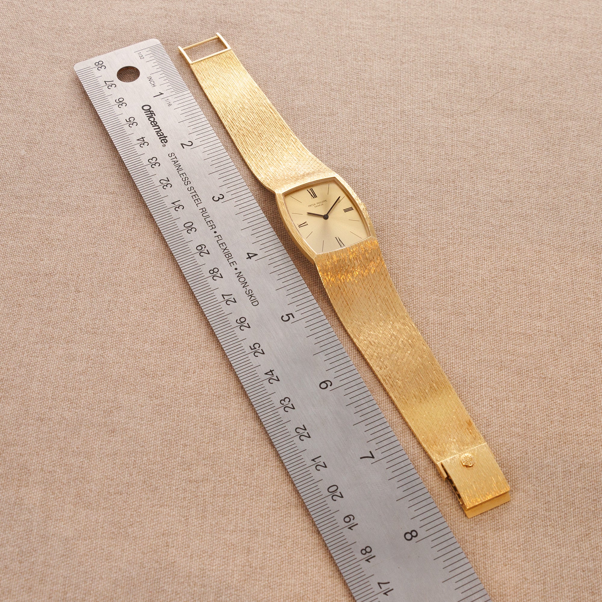 Patek Philippe Yellow Gold Mechanical Bracelet Watch Ref. 3528 - Image 4