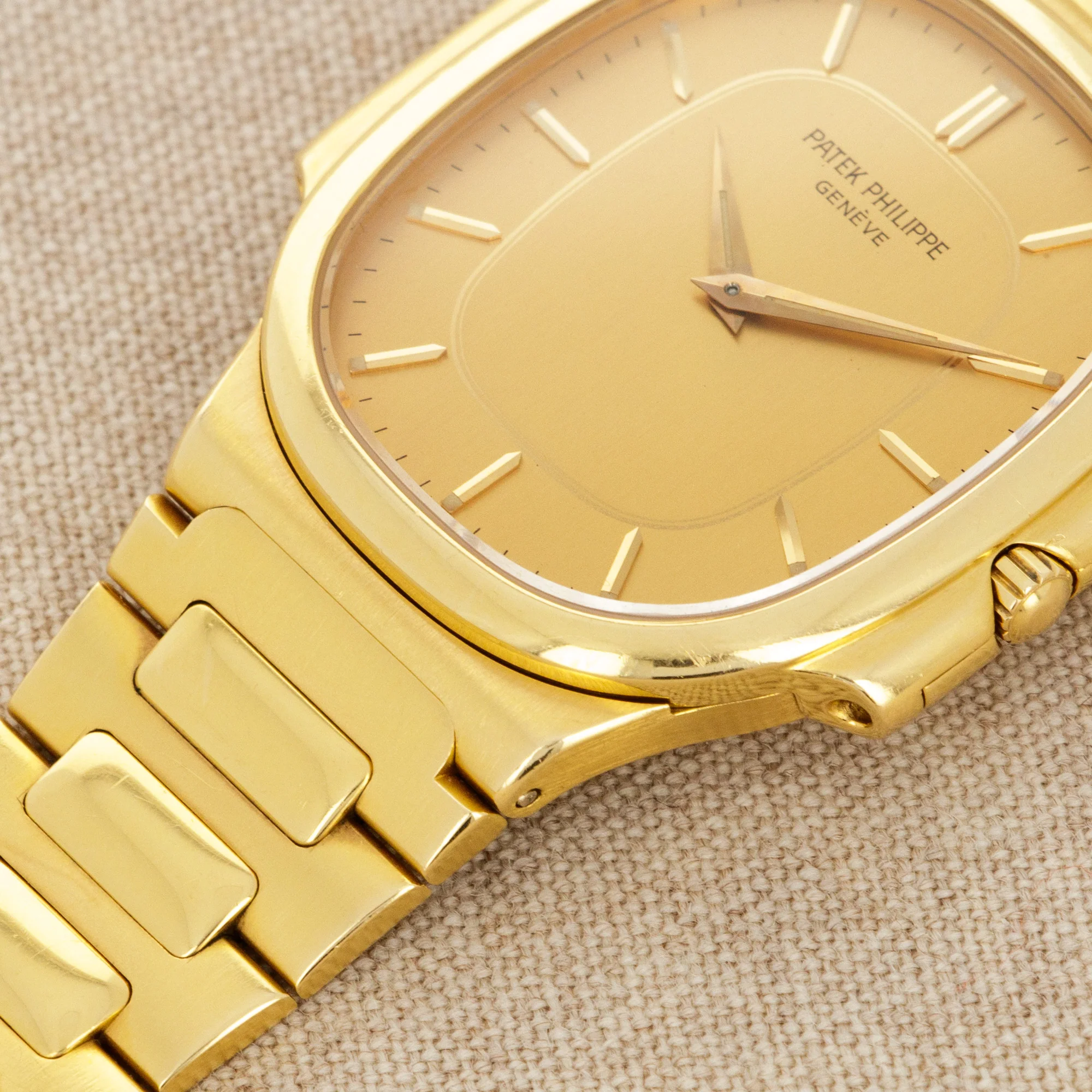 Patek Philippe Yellow Gold Nautellipse Nautilus Ref. 3770 Yellow Gold - Image 4