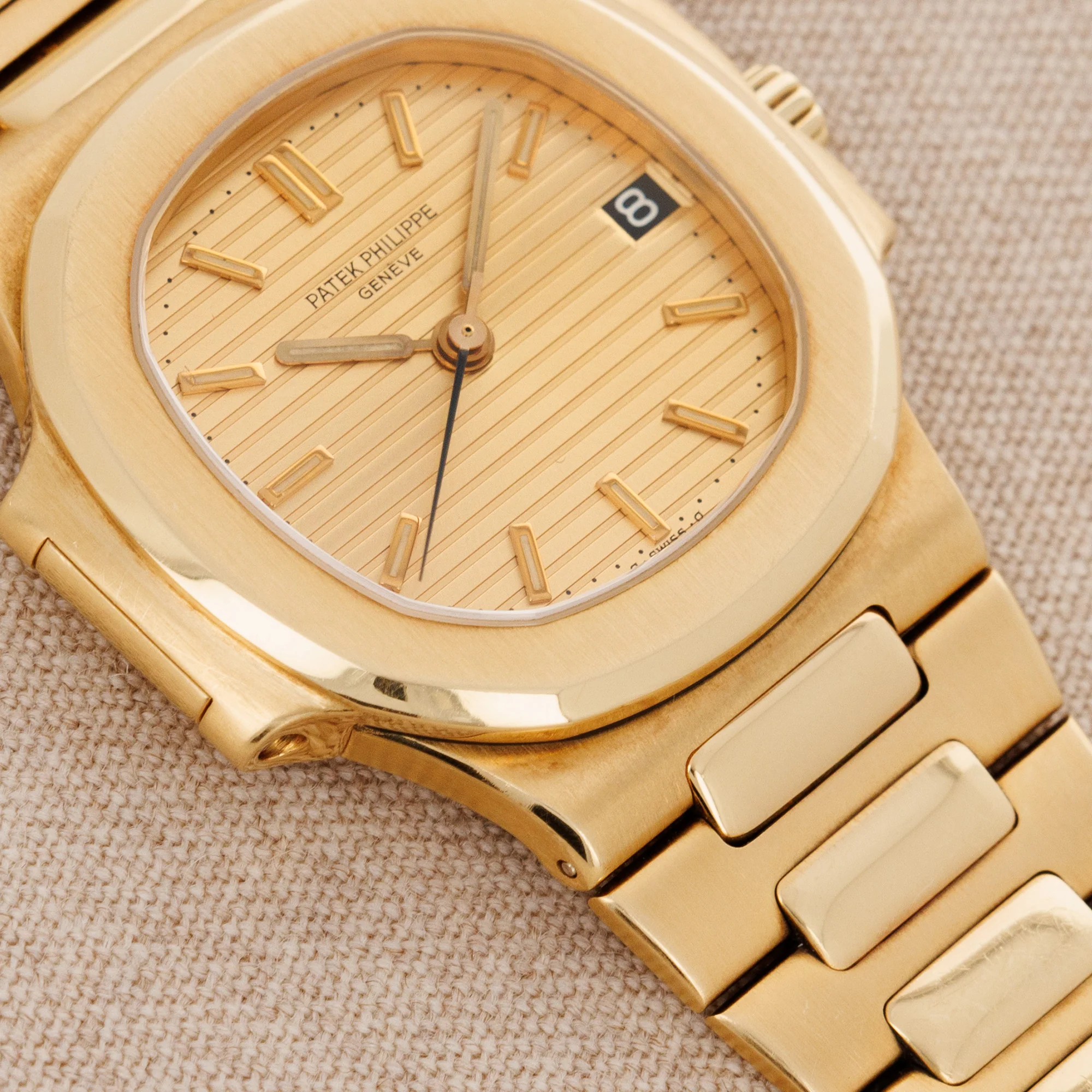 Patek Philippe Yellow Gold Nautilus Watch Ref. 3800 - Image 4