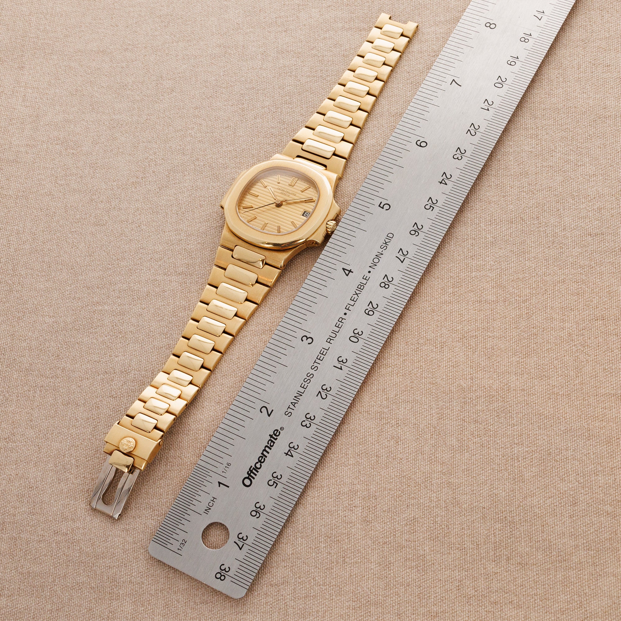 Patek Philippe Yellow Gold Nautilus Watch Ref. 3800 - Image 5