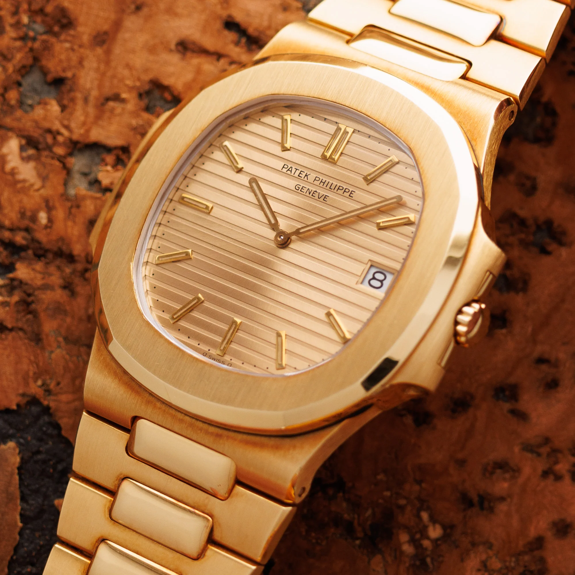 Patek Philippe Yellow Gold Nautilus Jumbo Watch Ref. 3700 in New Old Stock Condition - Image 2