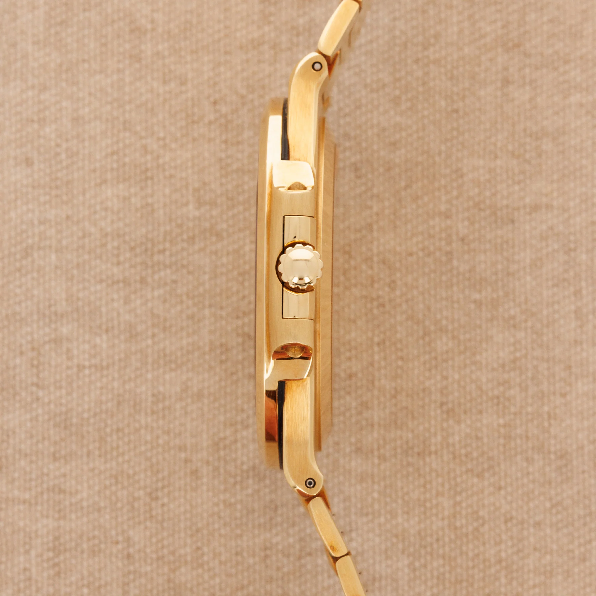 Patek Philippe Yellow Gold Nautilus Jumbo Watch Ref. 3700 in New Old Stock Condition - Image 4