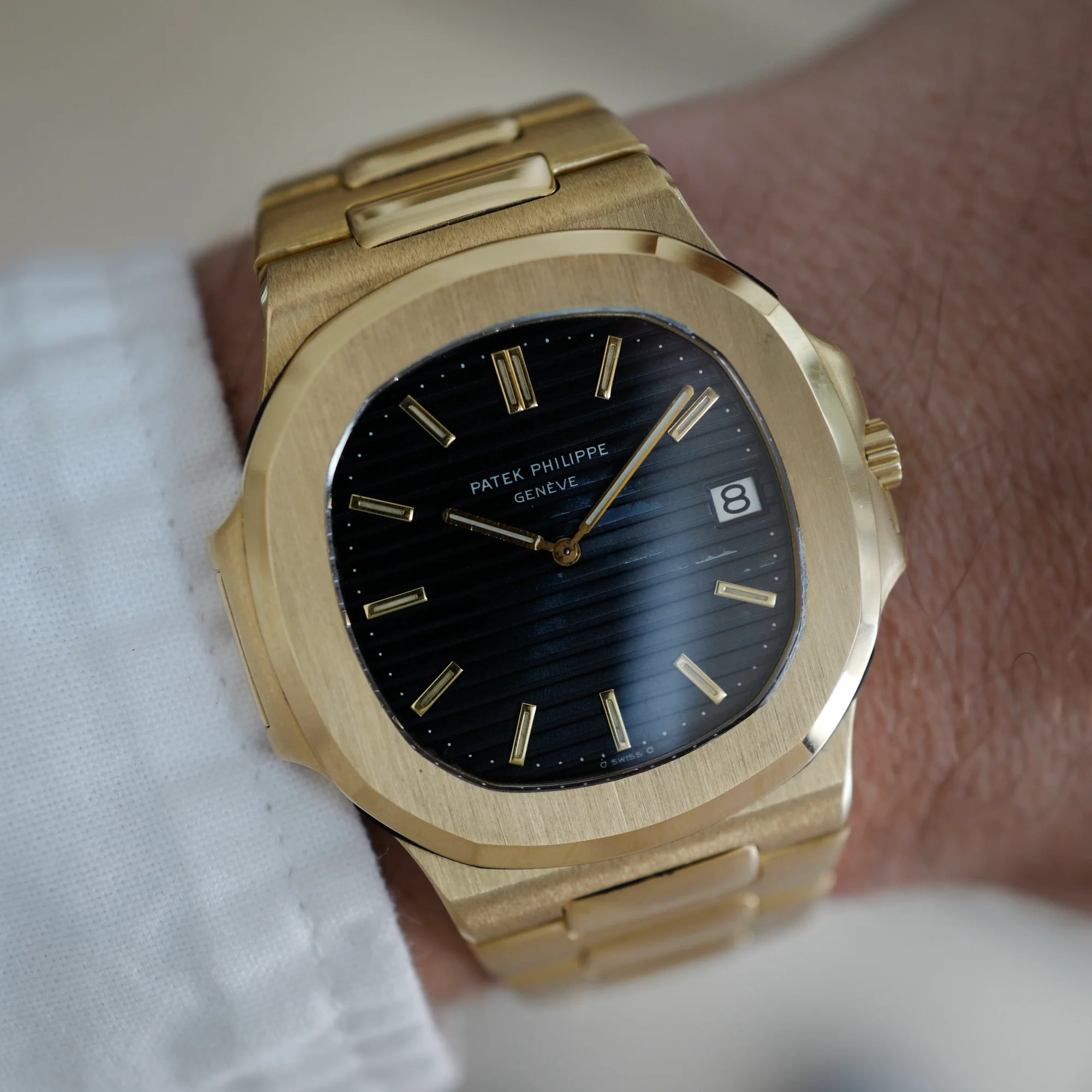 Patek Philippe Yellow Gold Nautilus Jumbo Watch Ref. 3700 - Image 3