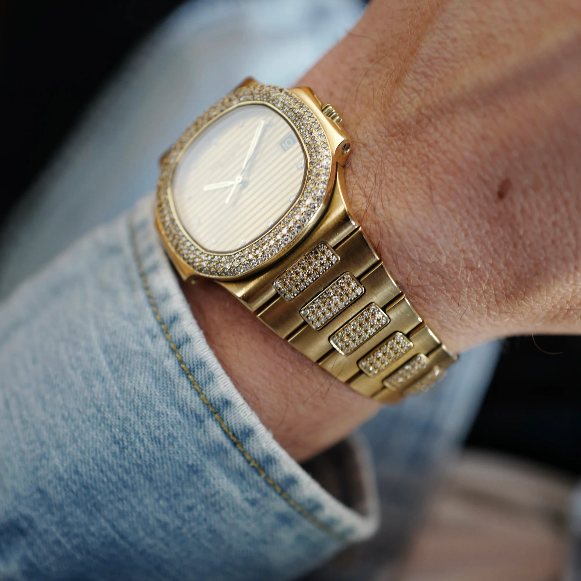 Patek Philippe Yellow Gold Nautilus Ref. 3800/5 with Factory Diamonds - Image 6