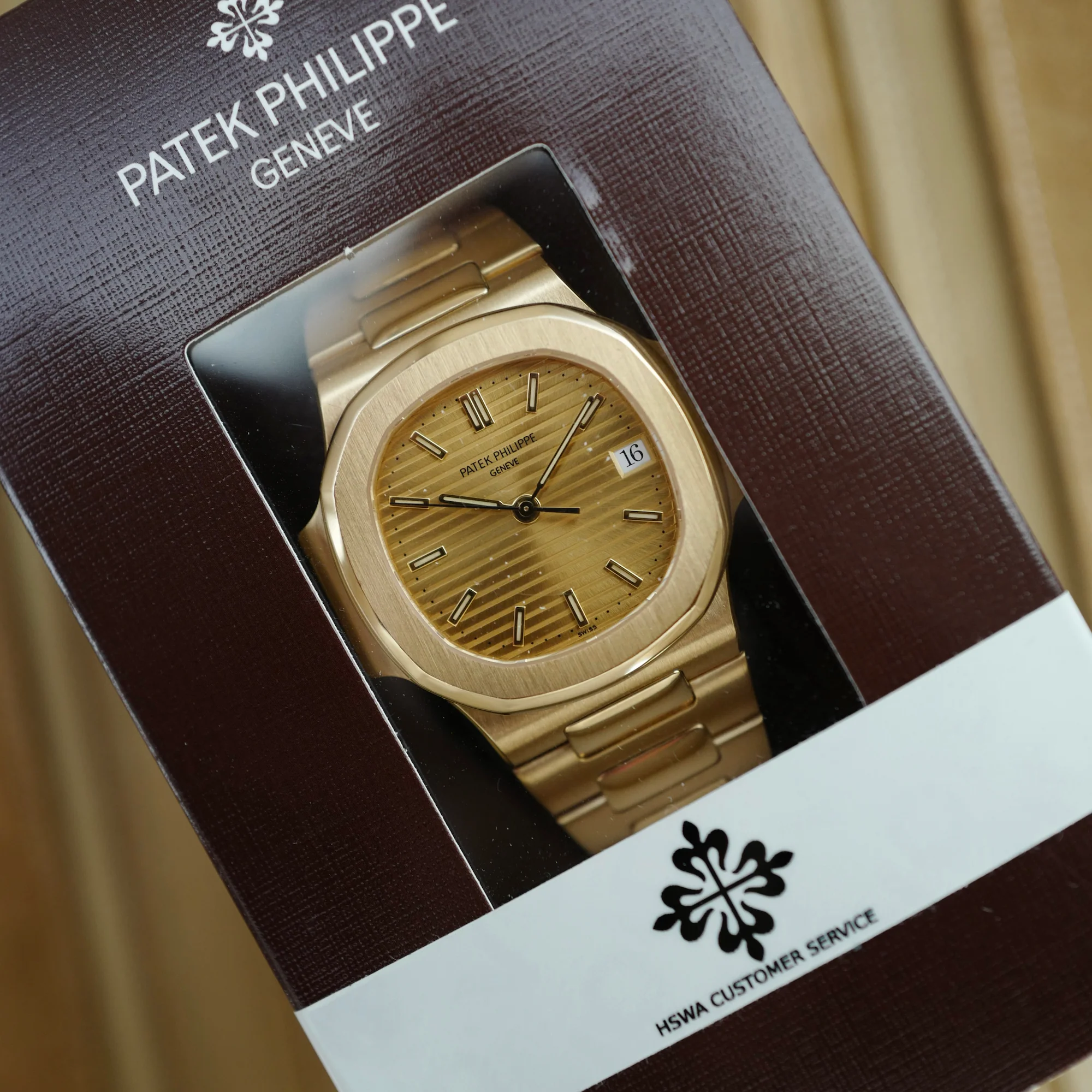 Patek Philippe Yellow Gold Nautilus Ref. 3800 (New Arrival) - Image 3