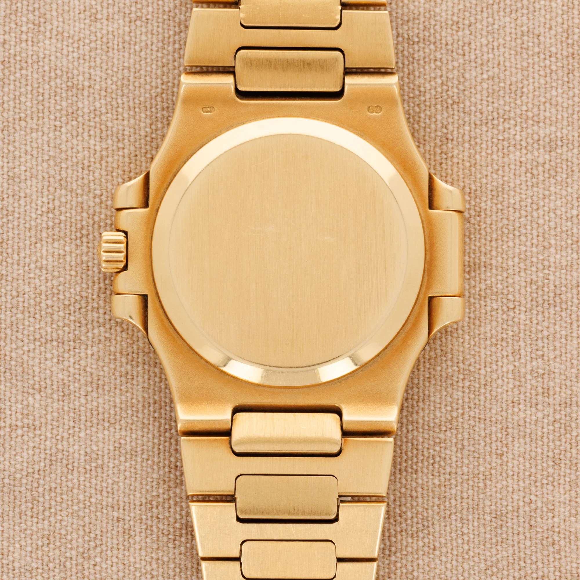 Patek Philippe Yellow Gold Nautilus Ref. 3800 Retailed by Gubelin - Image 3